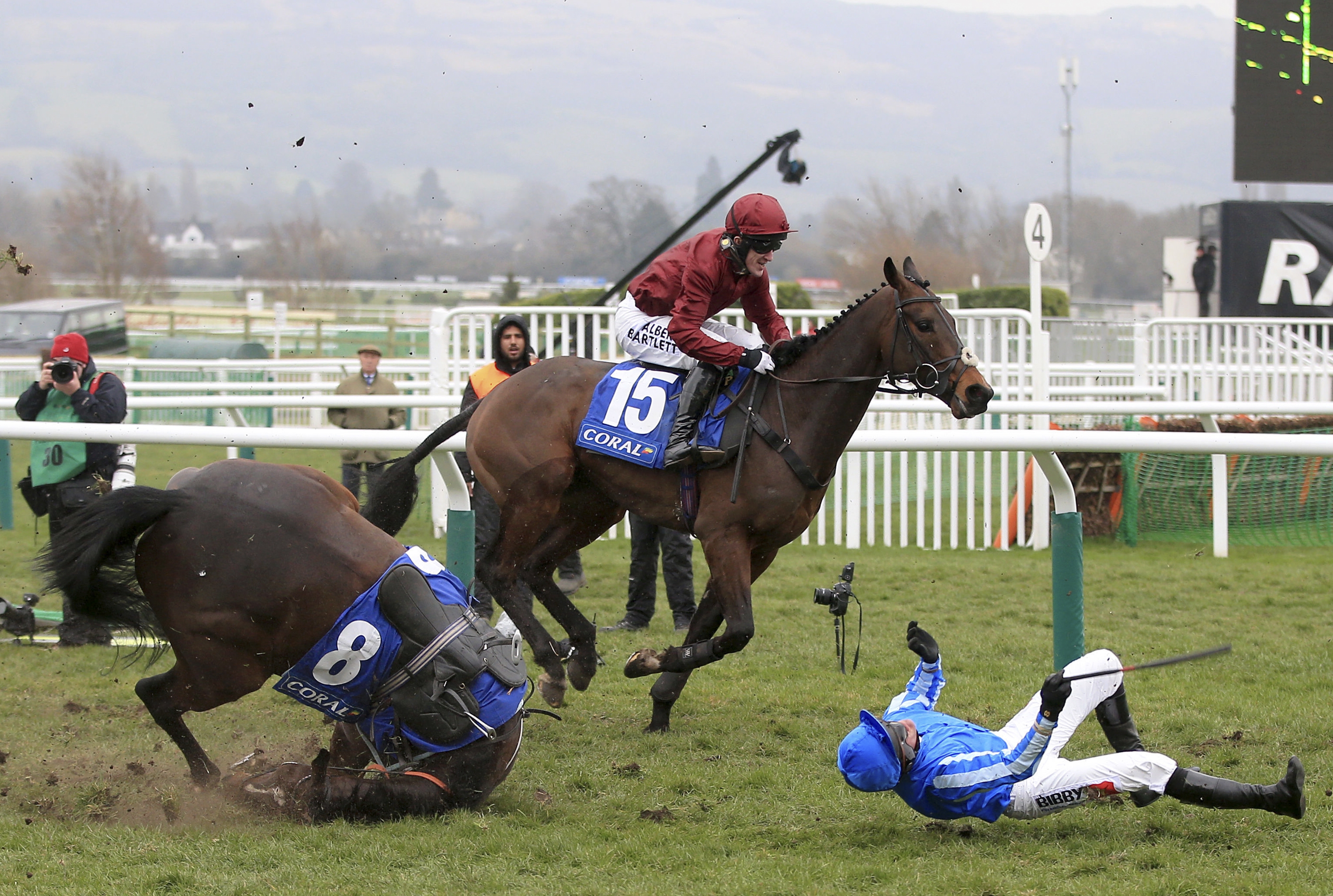 Dodging Bullets upstages Sprinter Sacre in Champion Chase