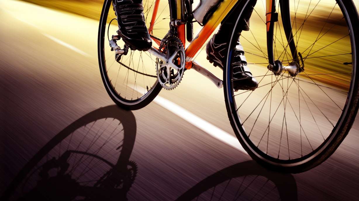 Bill allowing cyclists to roll through stop signs clears first hurdle