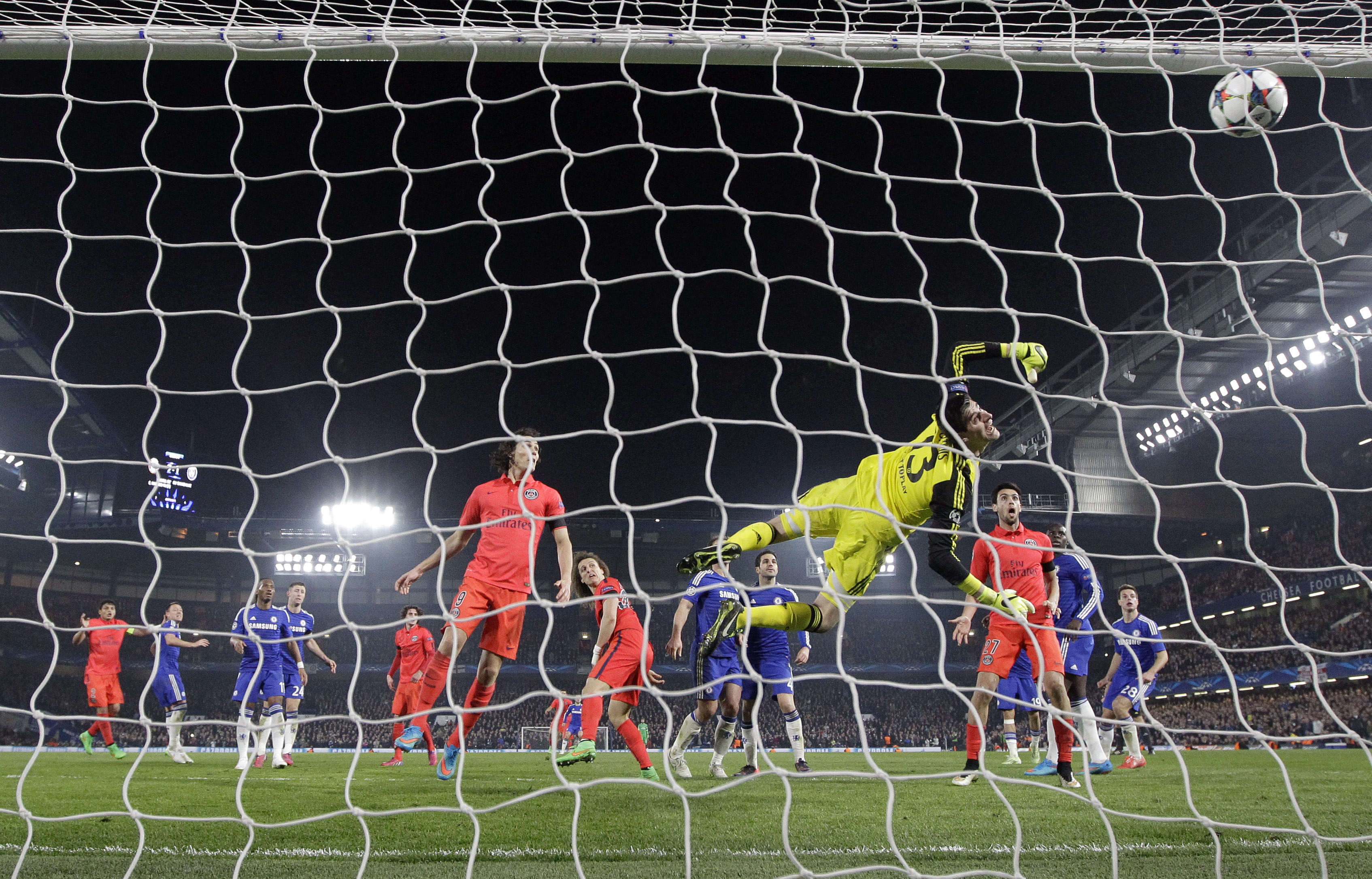 Thiago Silva lifts PSG over Chelsea into quarterfinals