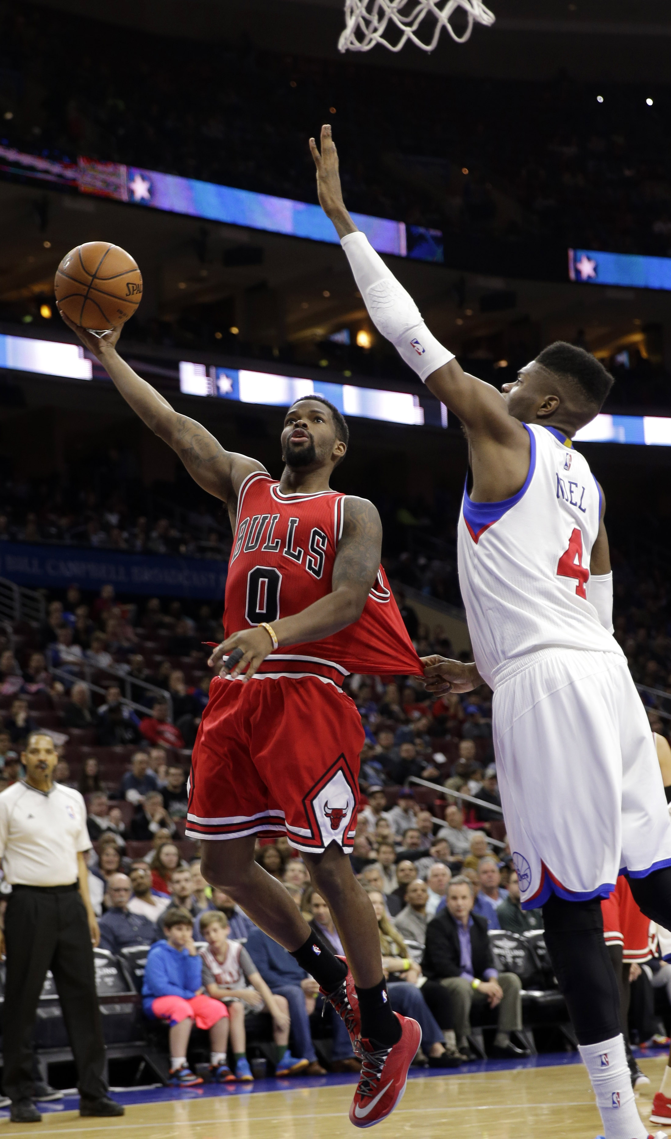 Brooks scores 31 points, Bulls beat 76ers in OT