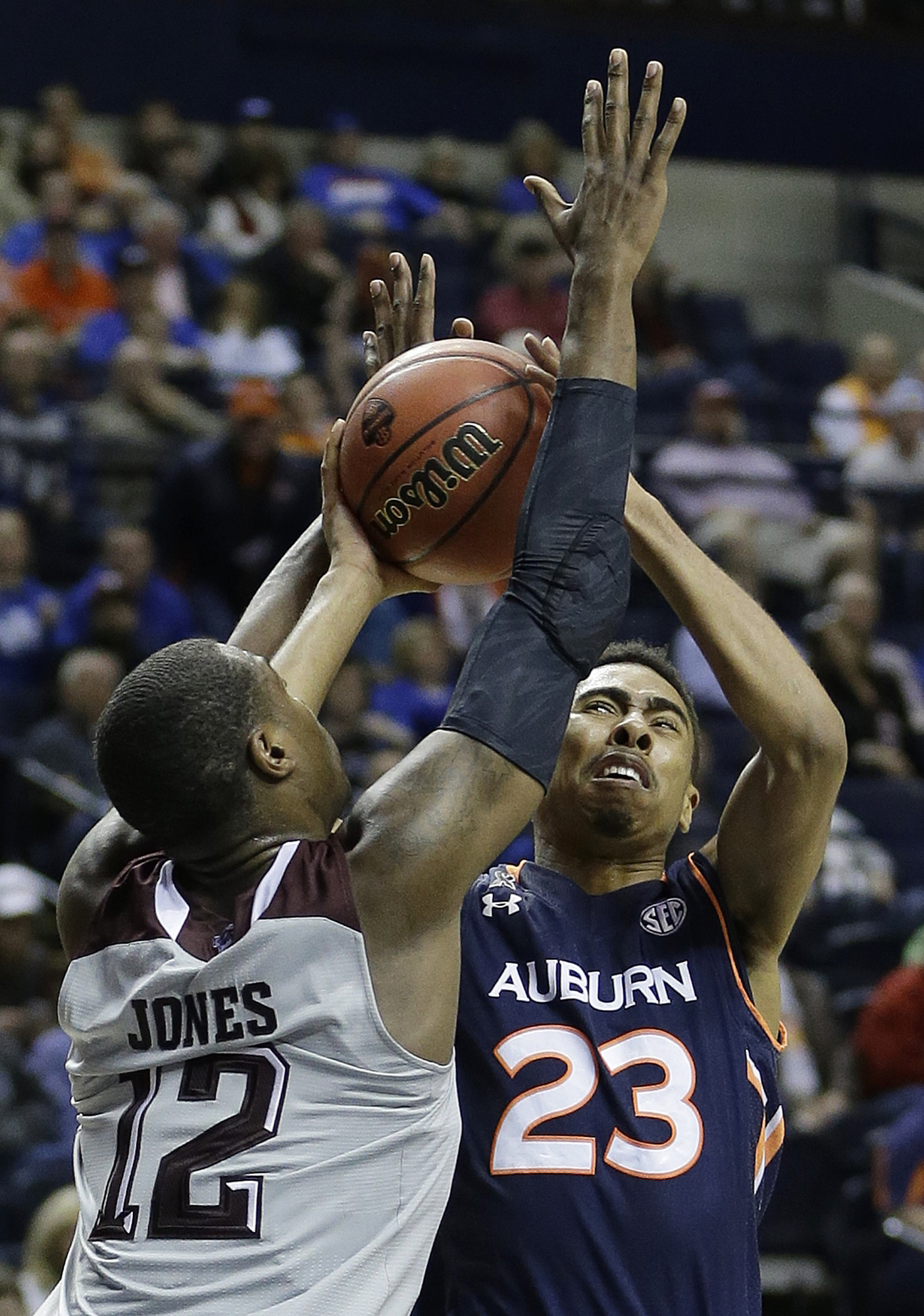 Auburn upsets No. 5 seed Texas A&M 66-59 at SEC tournament