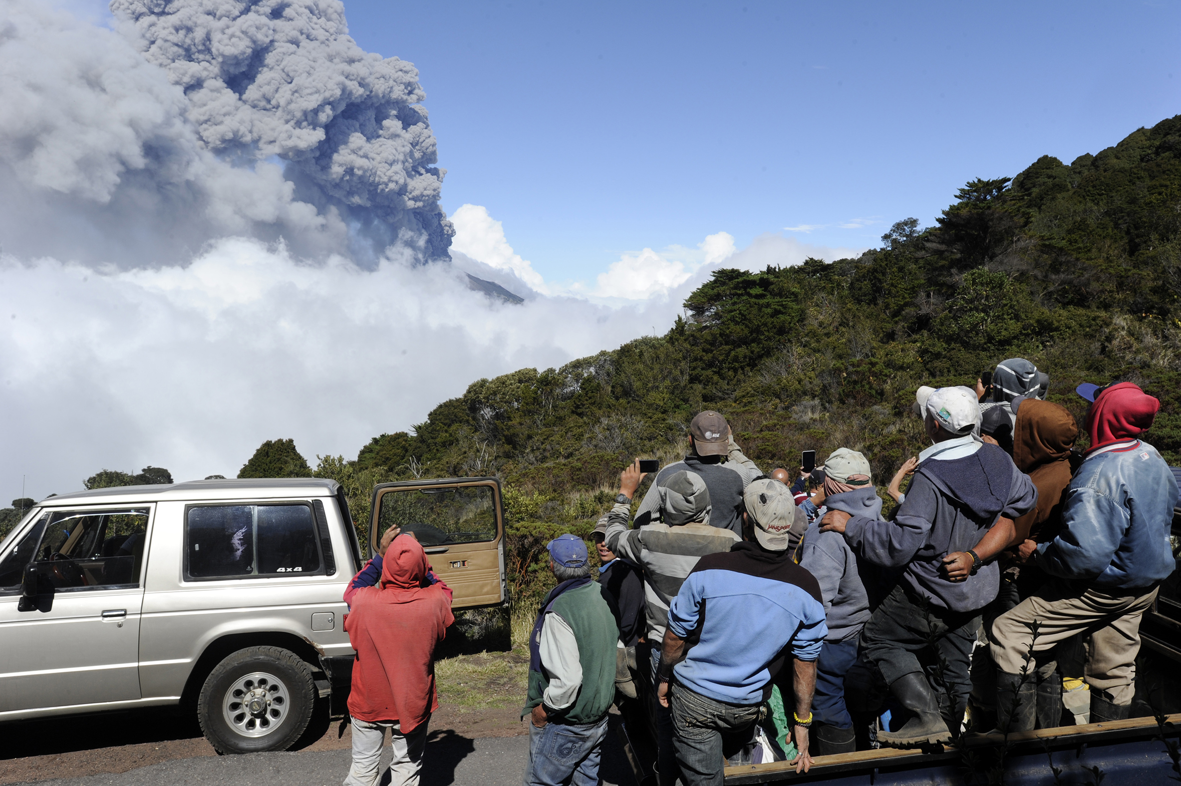 Costa Rican airport reopens after volcano eruption