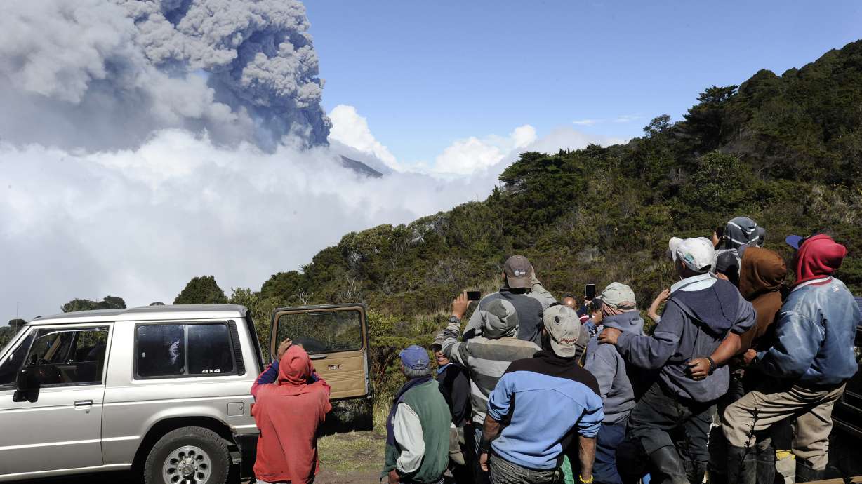 Costa Rican airport reopens after volcano eruption