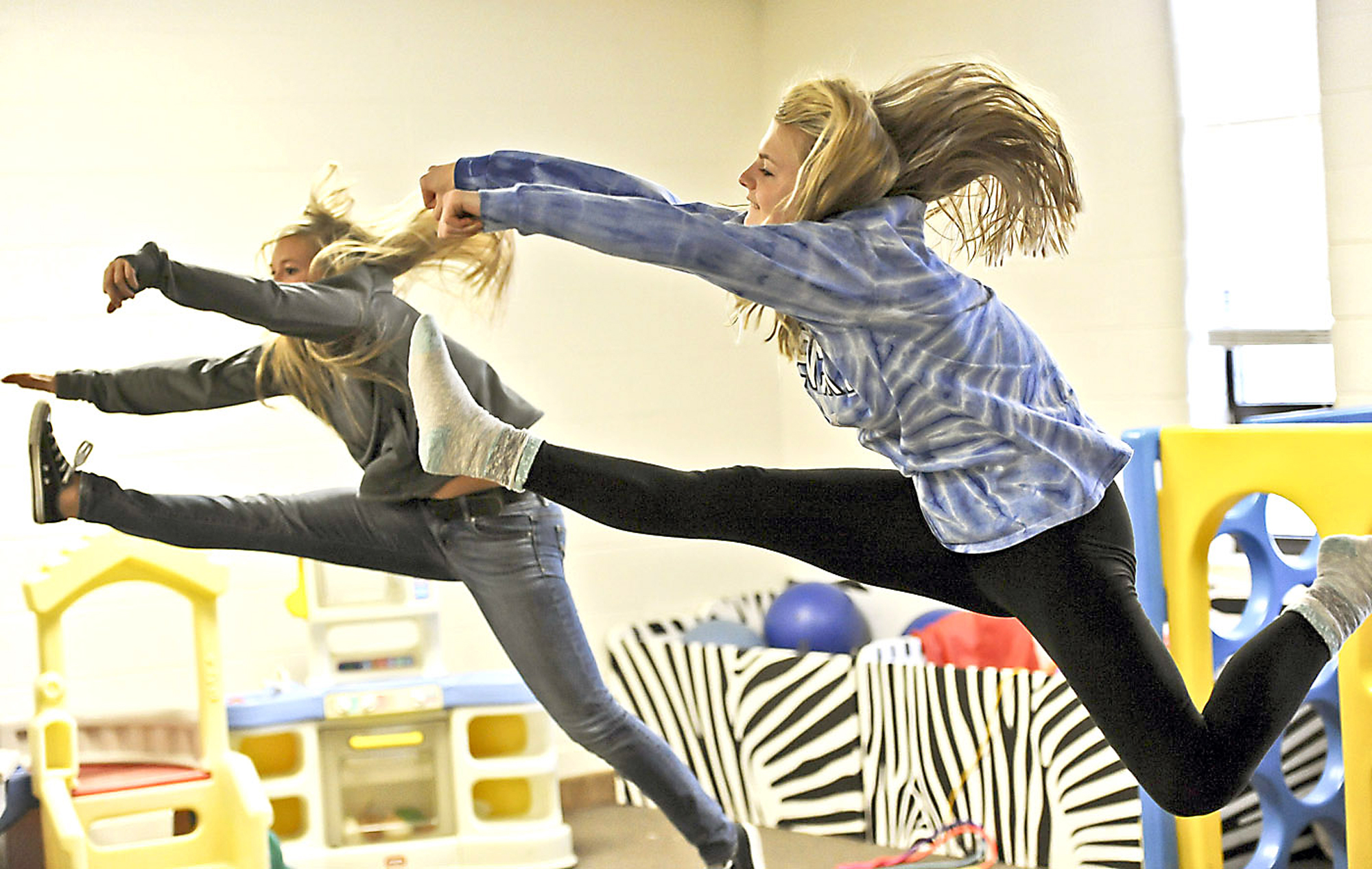 Teens teach gymnastics at Kentucky School for the Deaf