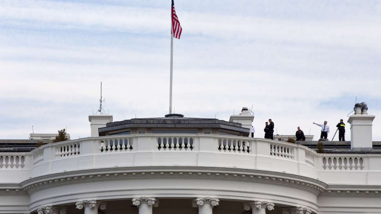 Letter sent to White House tests tentatively for cyanide