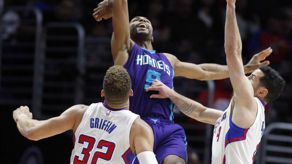Redick, Clippers take 22-point lead, hold off Hornets