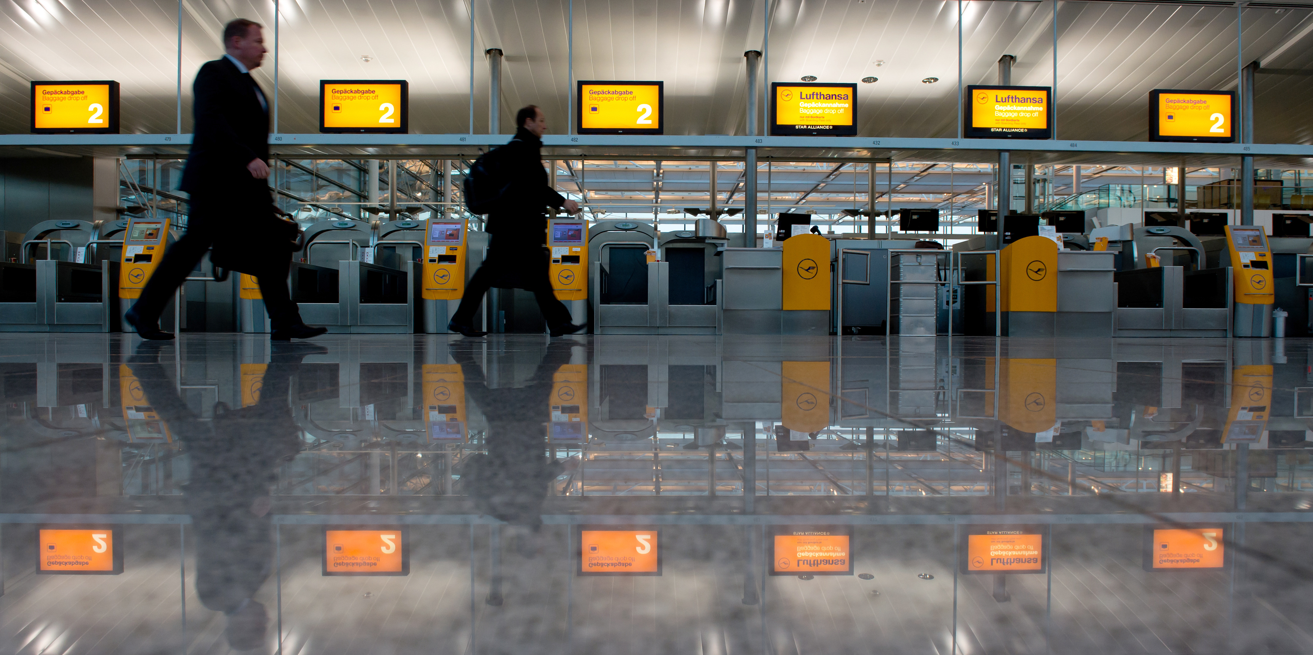Thousands stranded as Lufthansa strike grounds flights