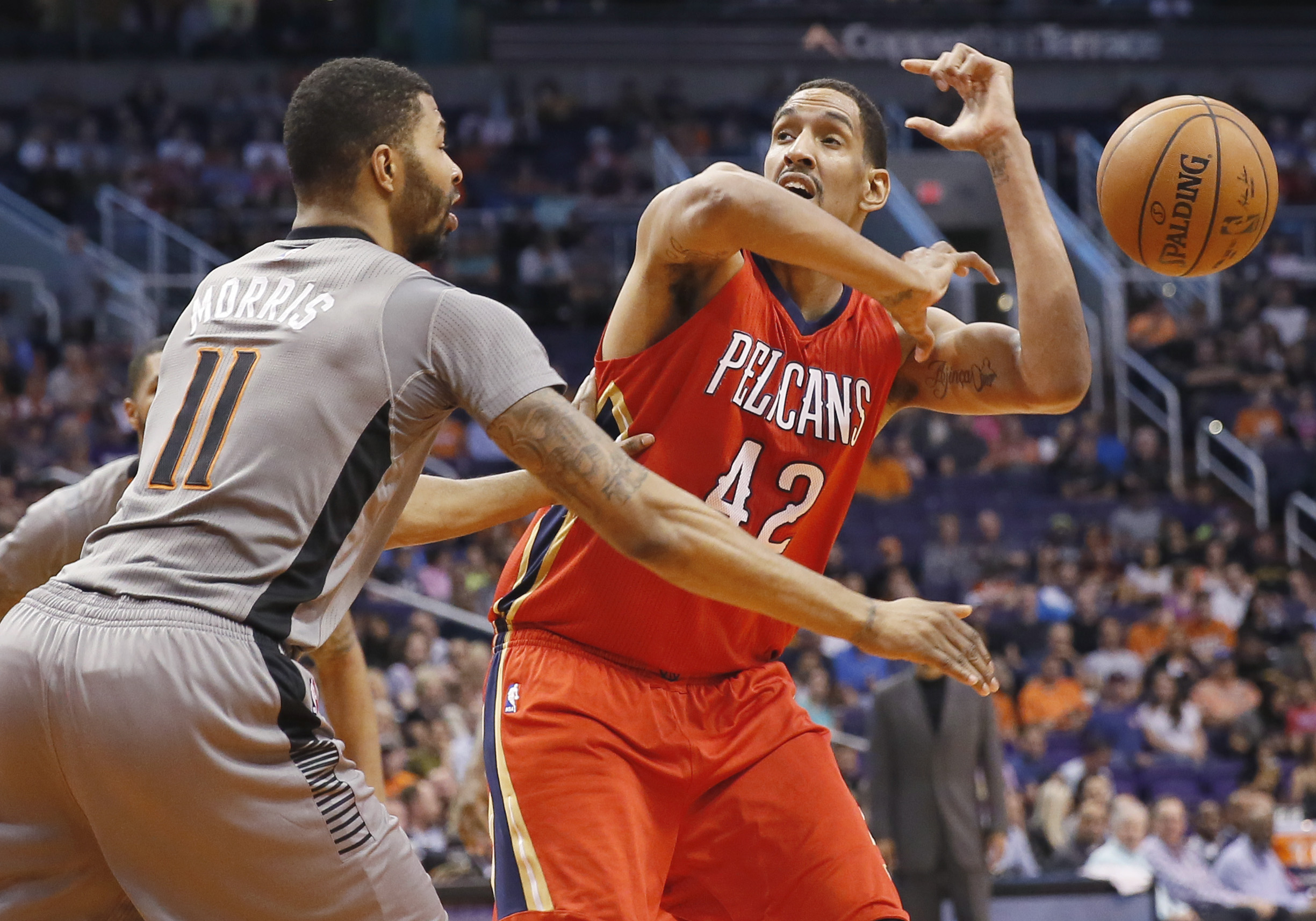 Suns survive for ugly 74-72 win over Davis-less New Orleans