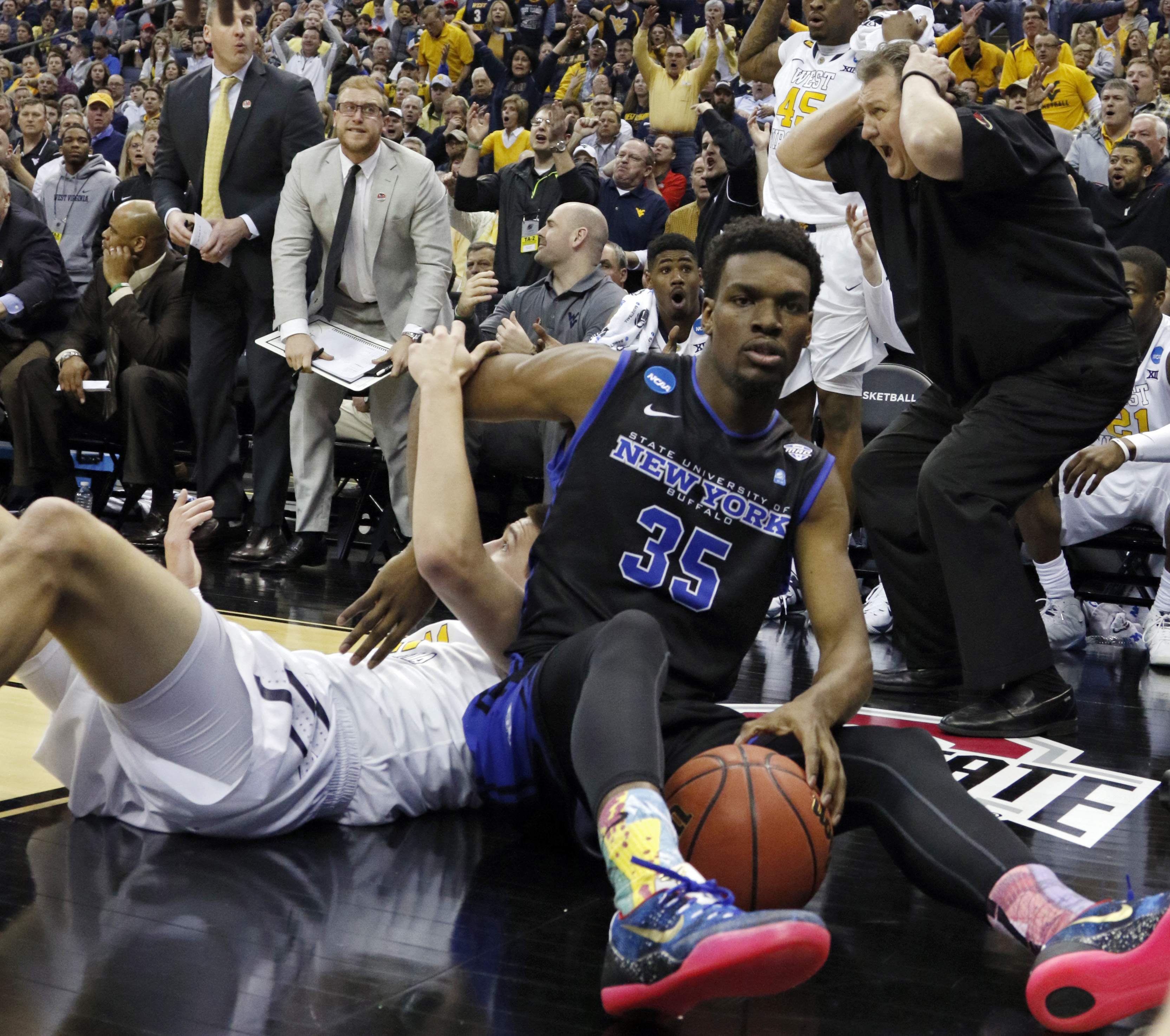 Phillip's clutch 3 seals deal for WVU, 68-62 over Buffalo