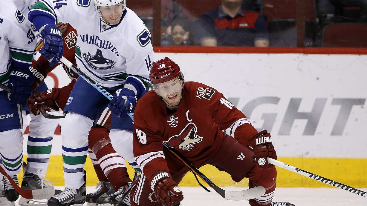 Edler's late goal helps Canucks sneak past Coyotes 3-1
