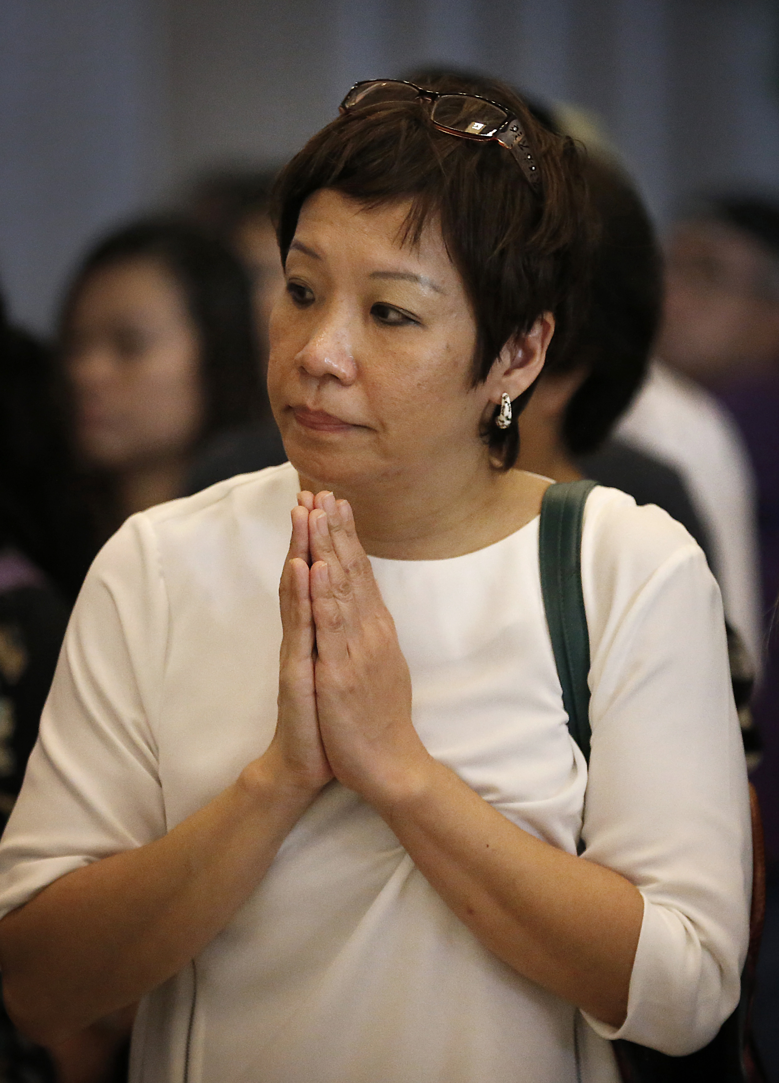 Lee Kuan Yew lies in state as Singaporeans bid farewell