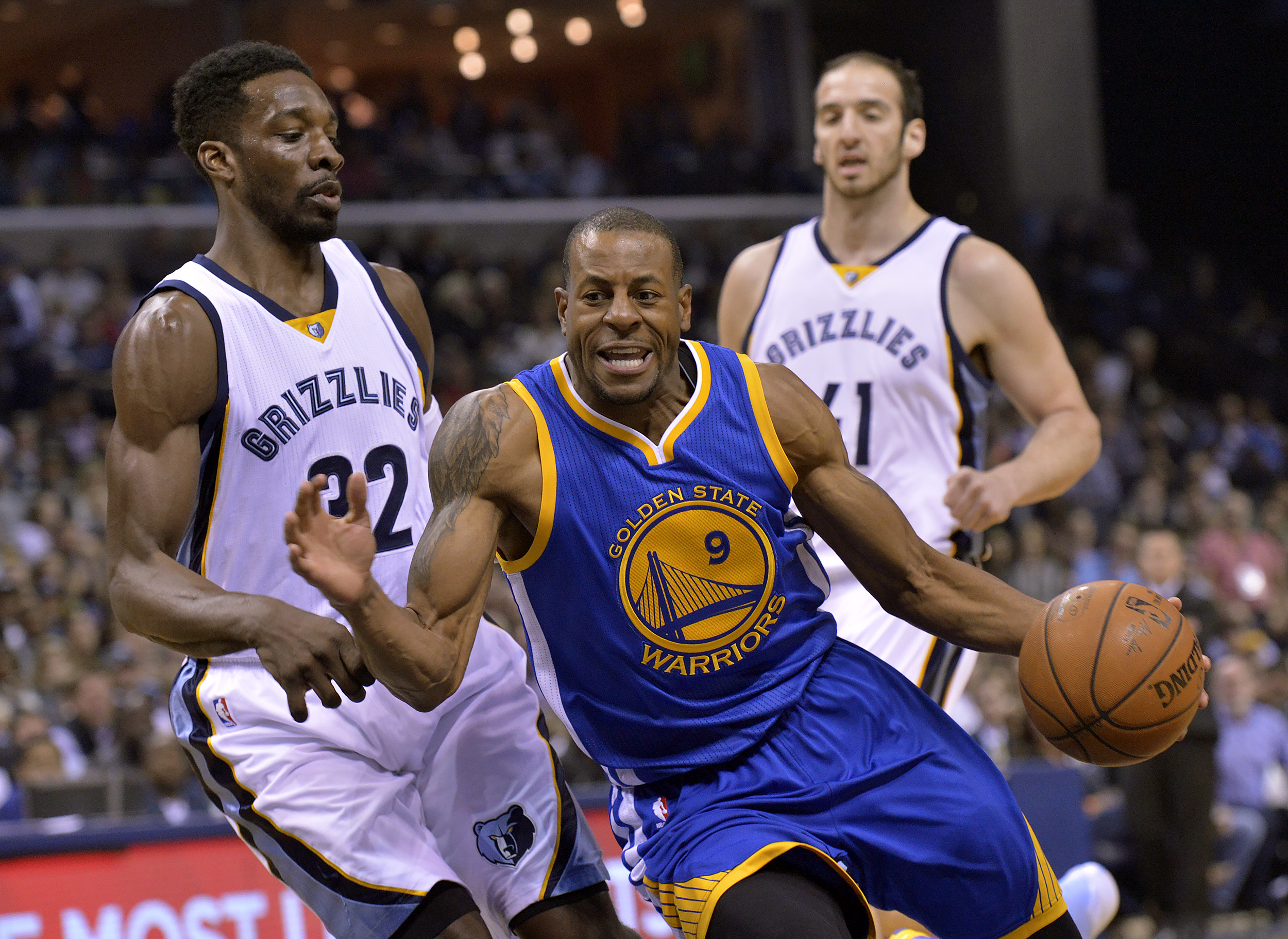 Curry, Thompson lead Warriors in rout over Grizzlies