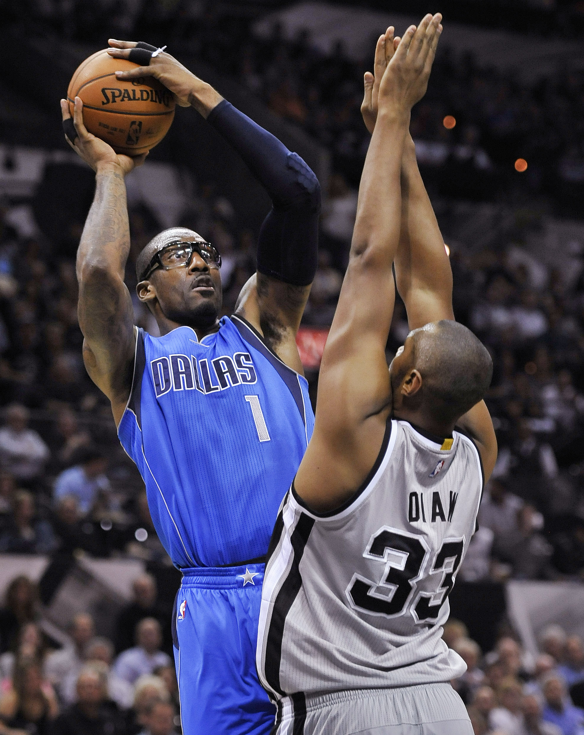 Diaw scores 19 to lead Spurs in 94-76 win over Mavericks
