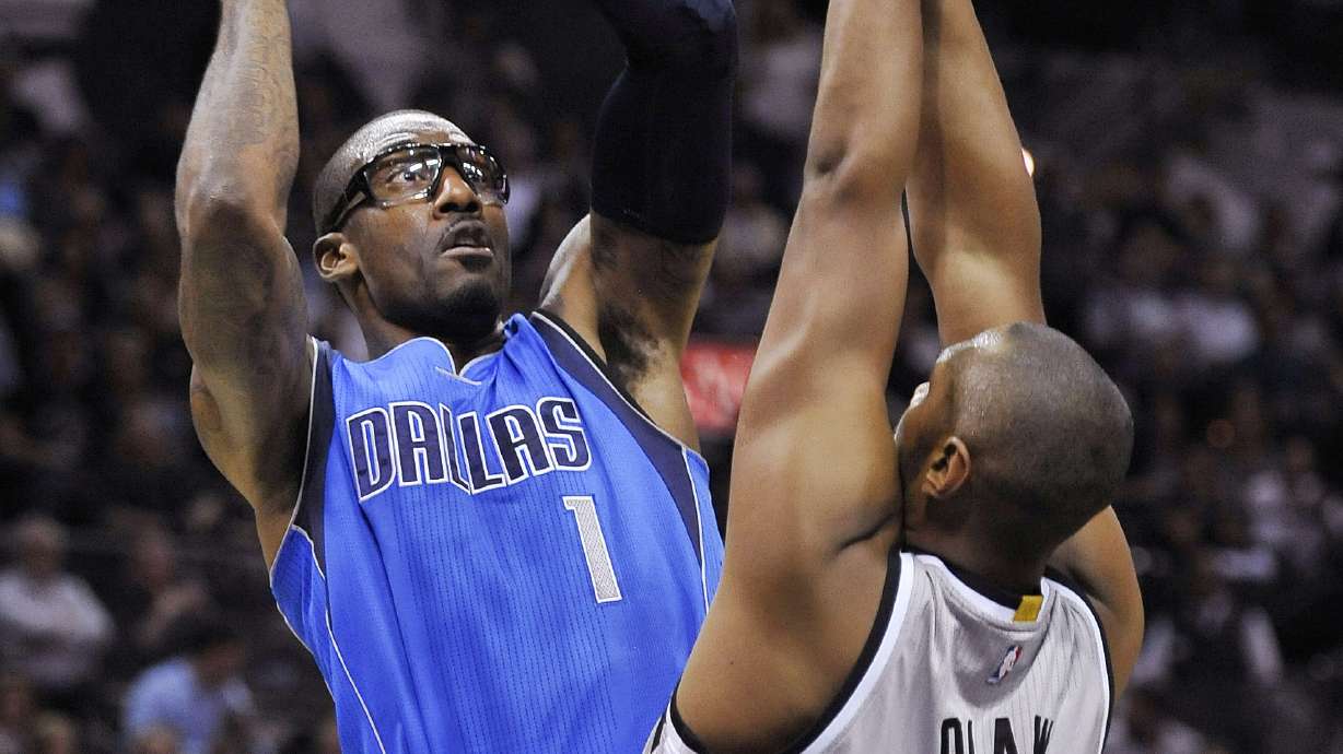 Diaw scores 19 to lead Spurs in 94-76 win over Mavericks