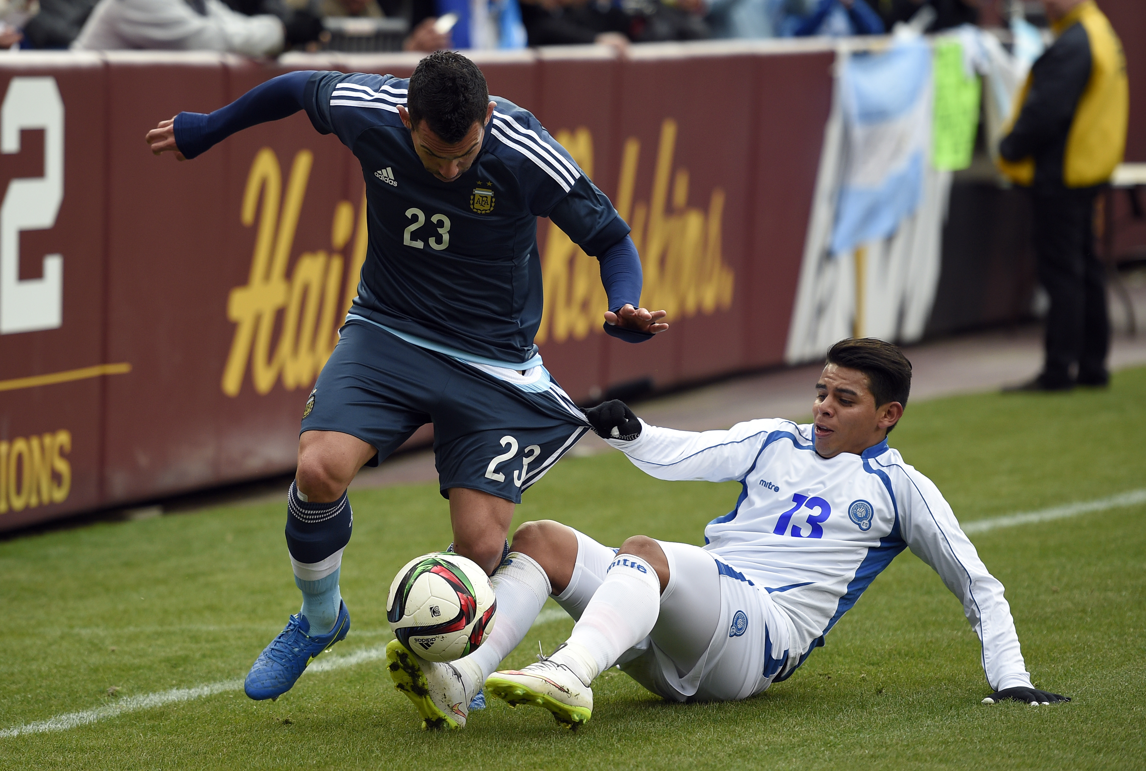 Argentina, without Messi, beats El Salvador 2-0