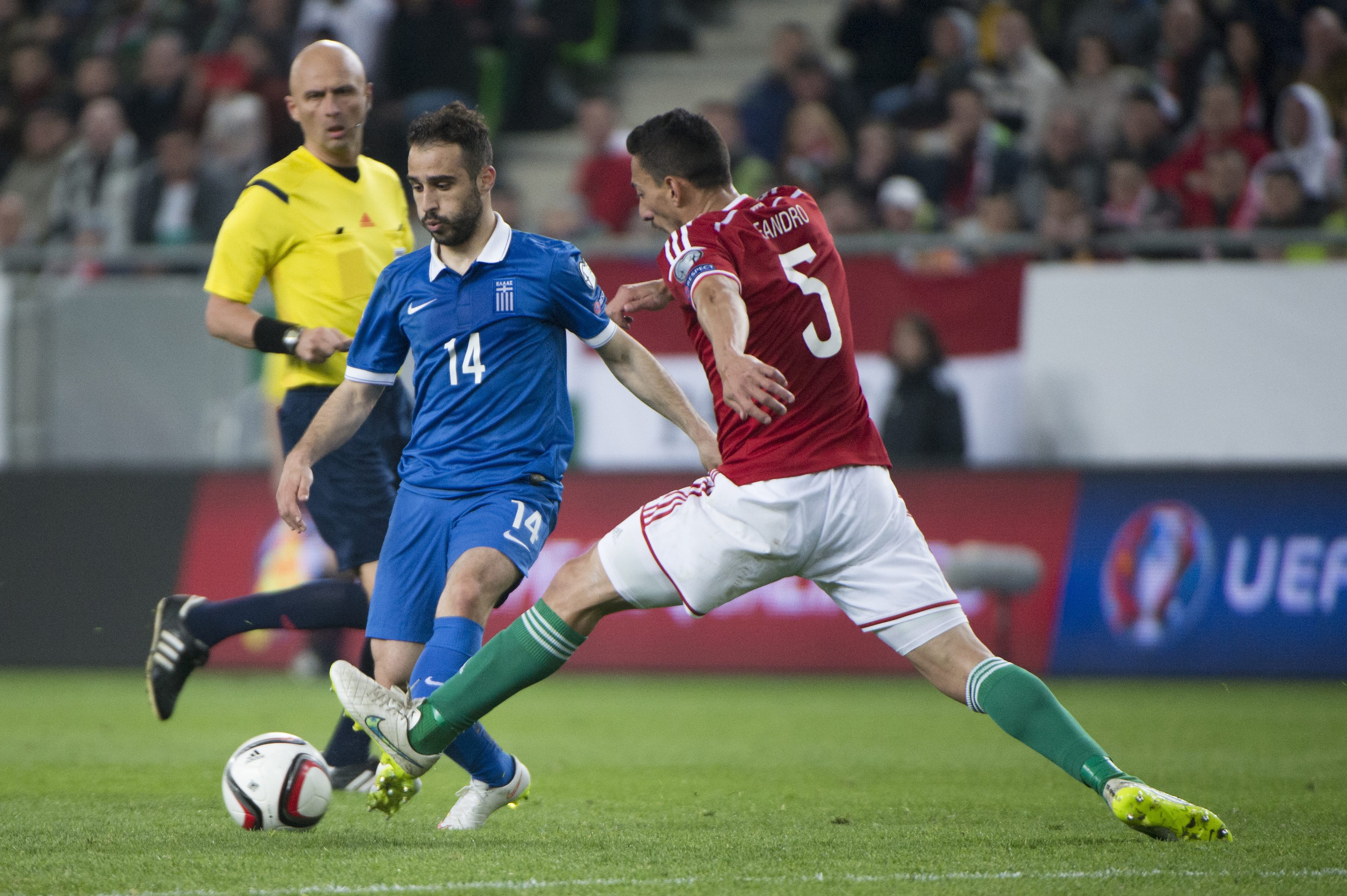 3 Greek soccer players slightly hurt in Hungary taxi crash