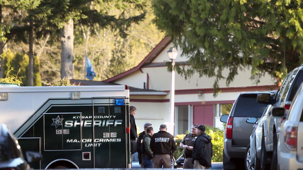Officers talk to man wounded in mobile home park killings