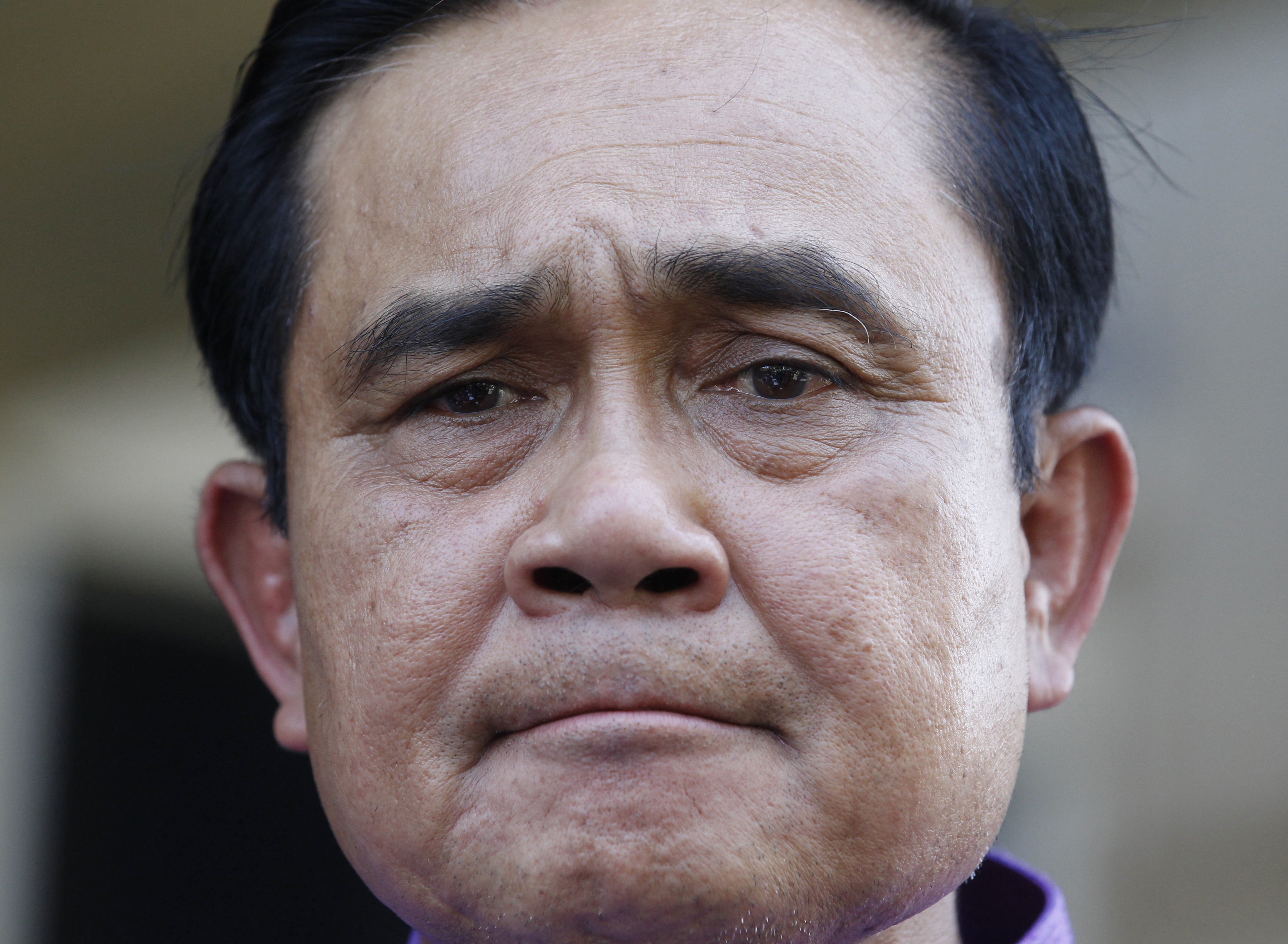 Thai leader moves to lift martial law, impose absolute power