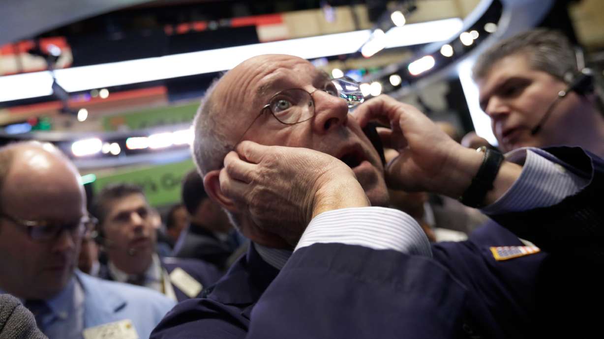 US stocks edge lower in midday trading, continuing a slide