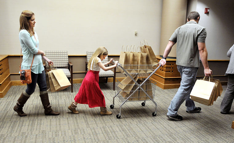 Tennessee girl delivers care packages to cancer patients