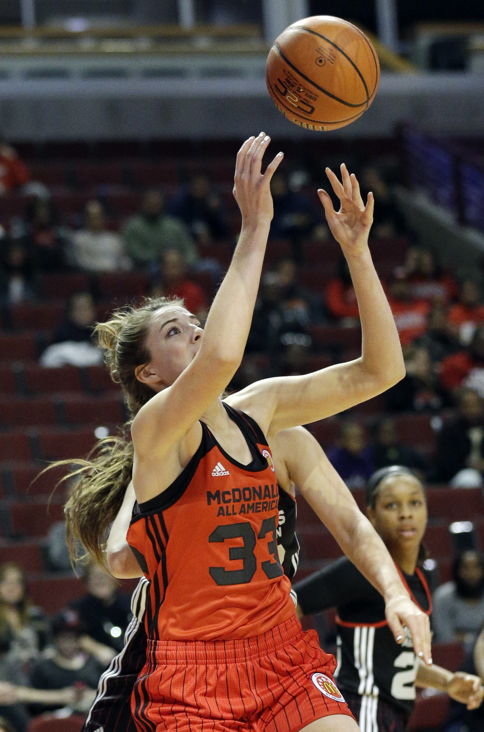 East beats West in McDonald's All-American game 89-87
