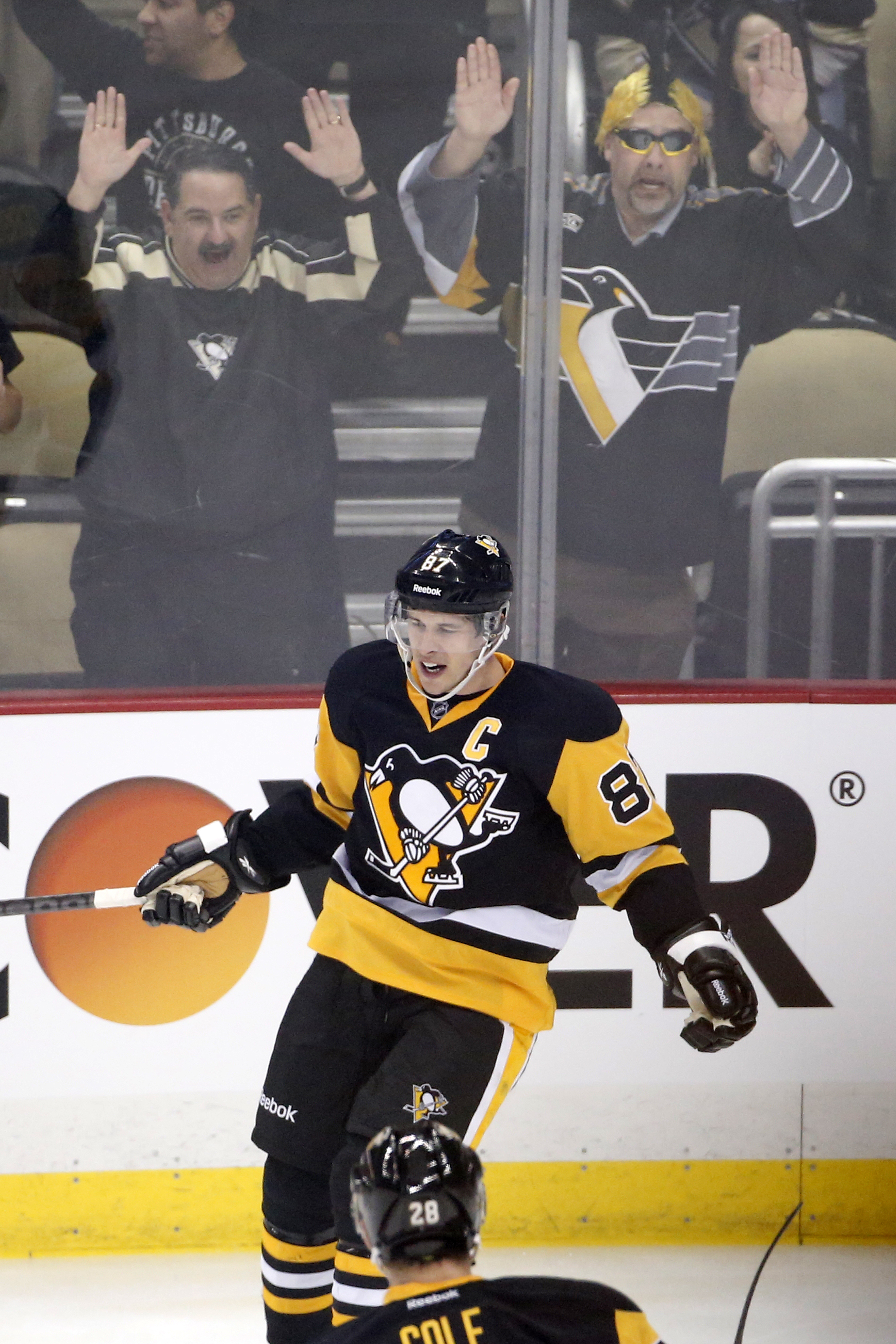 Flyers top Penguins 4-1 despite Crosby's 300th goal