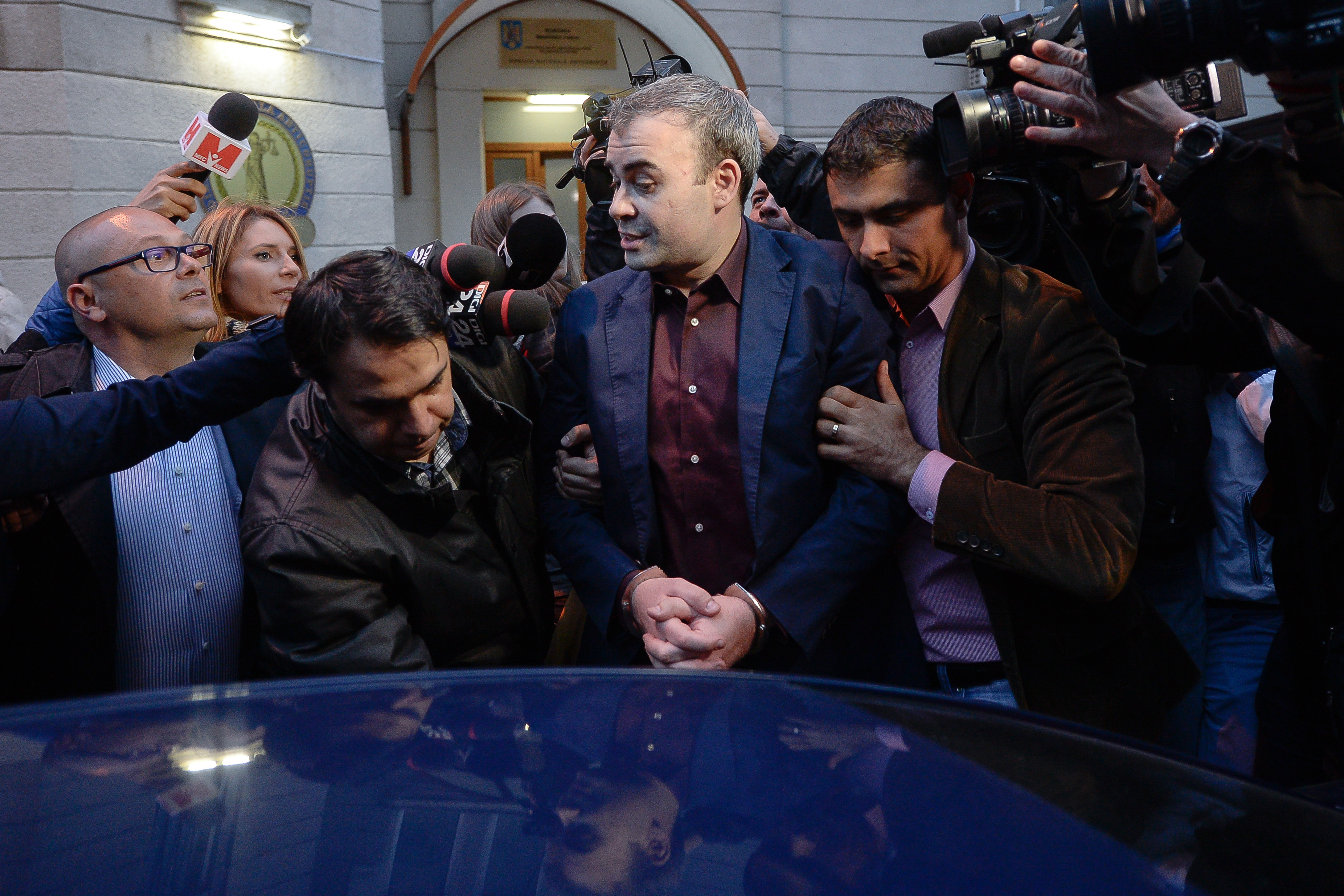 Romania ex-minister, mayor arrested in bribery probes