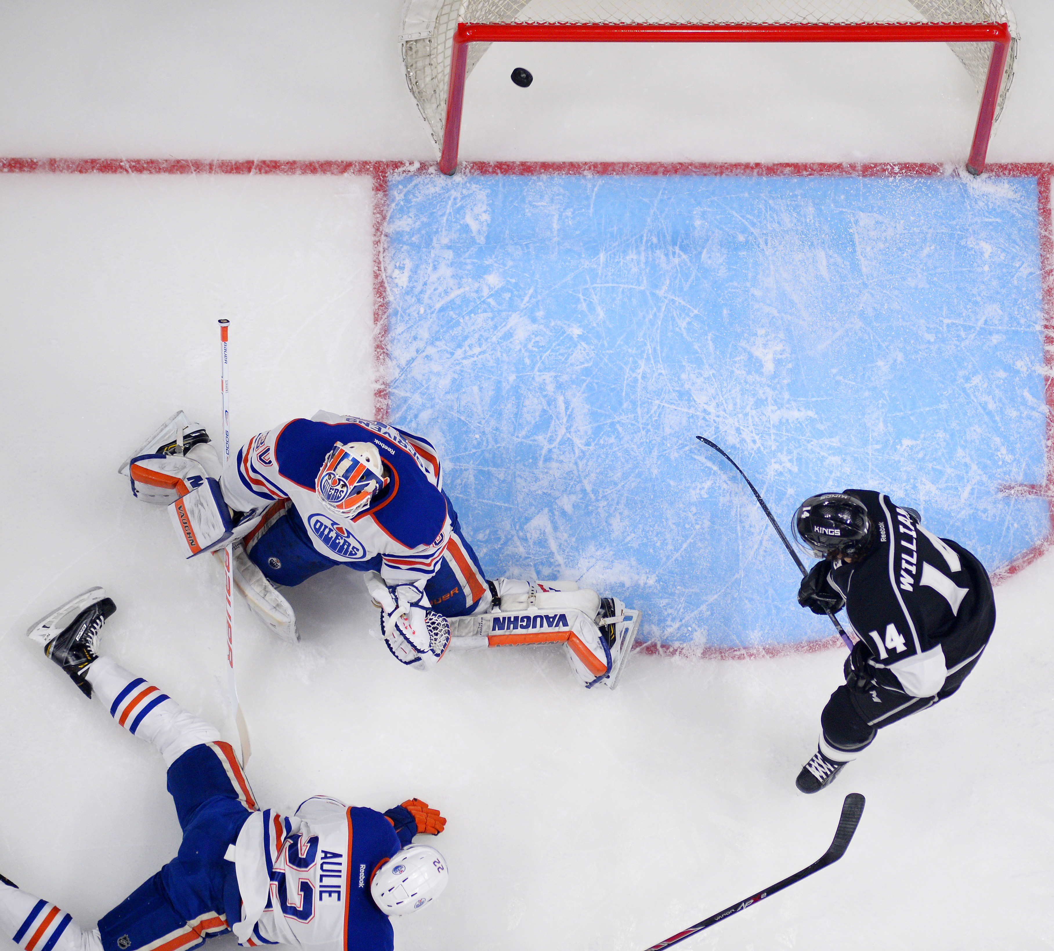 Gaborik, Carter lead surging Kings' 8-2 rout of Oilers