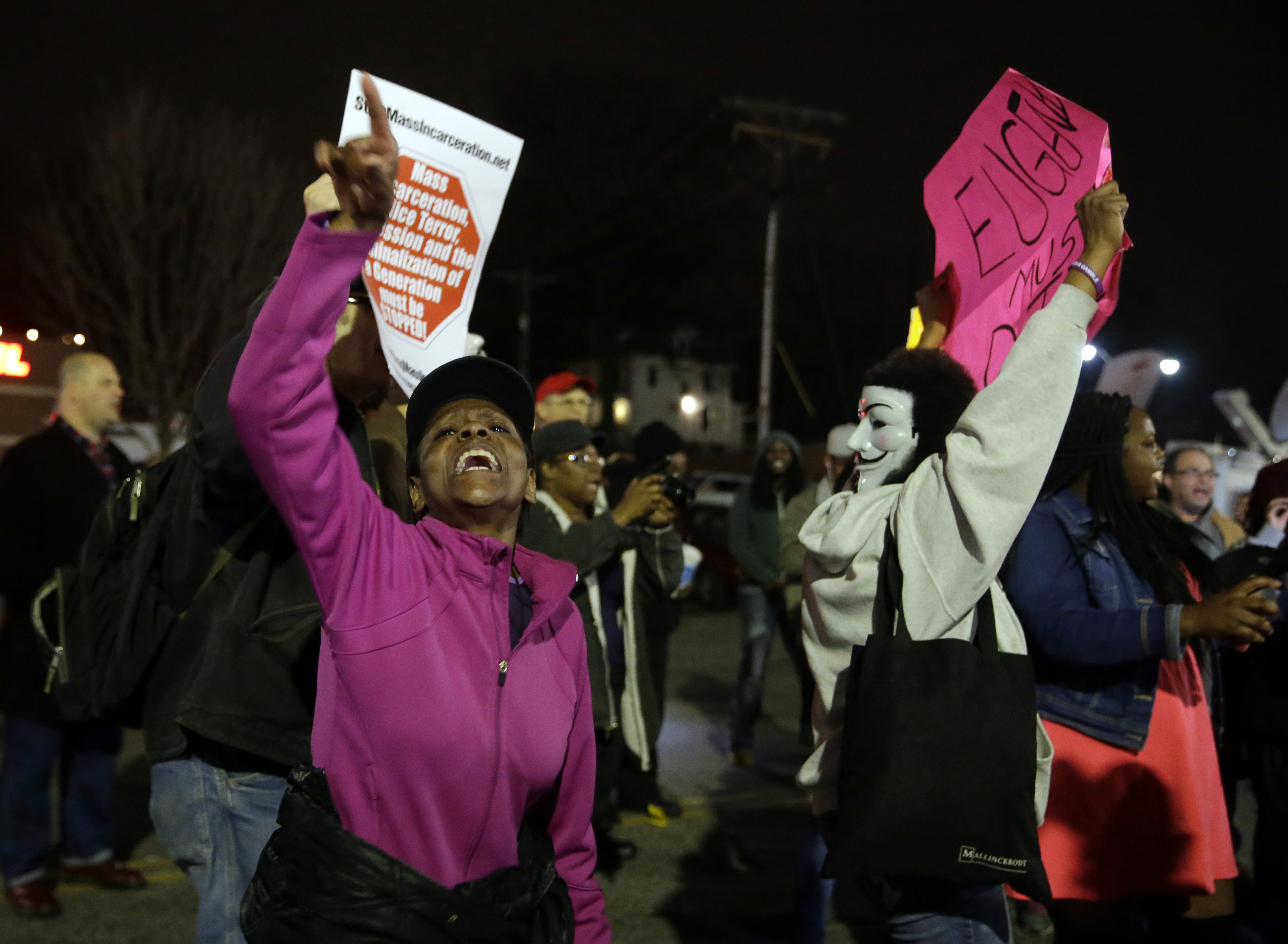 More whites than blacks, Latinos approve police striking men