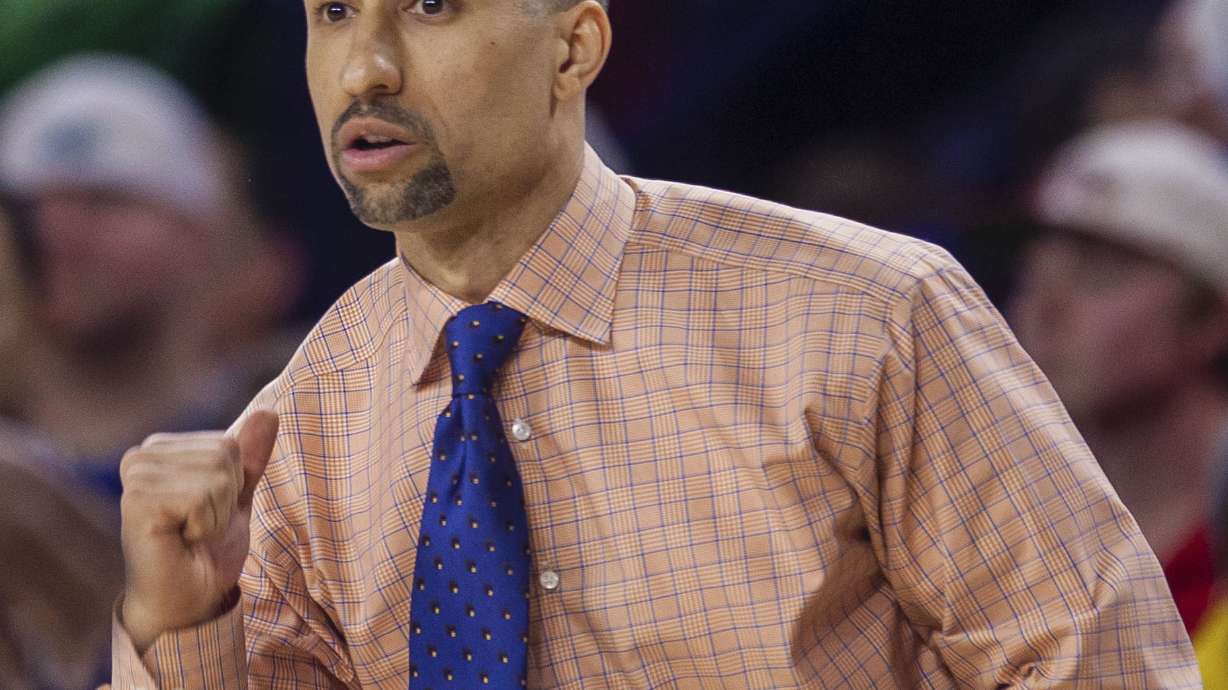 Shaka Smart introduced as Texas coach