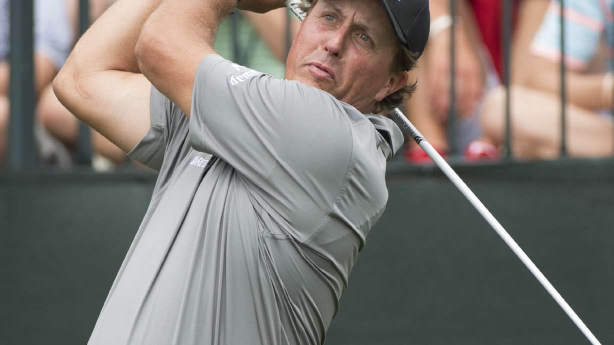 Putnam makes late charge to take lead at Houston Open