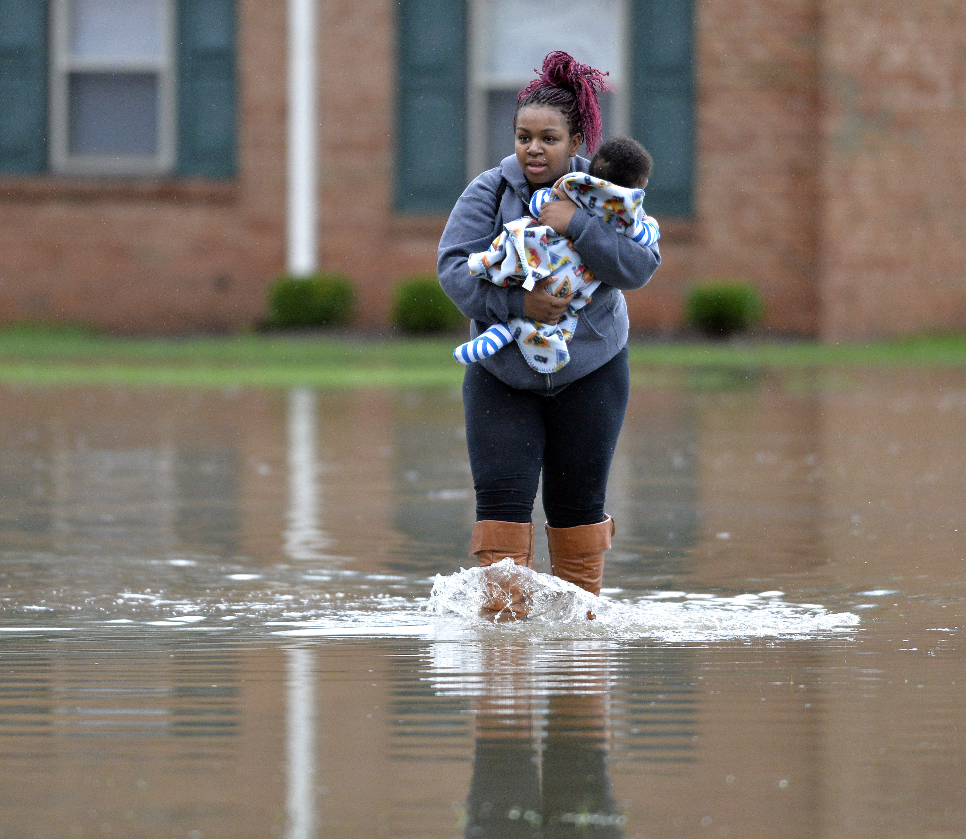 Mother, child missing in flood as storms hit South, Midwest