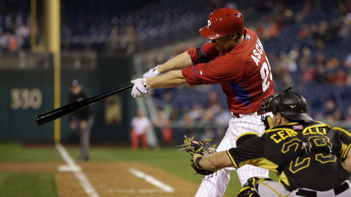 Revere's homer lifts Phillies to 7-5 win over Pirates