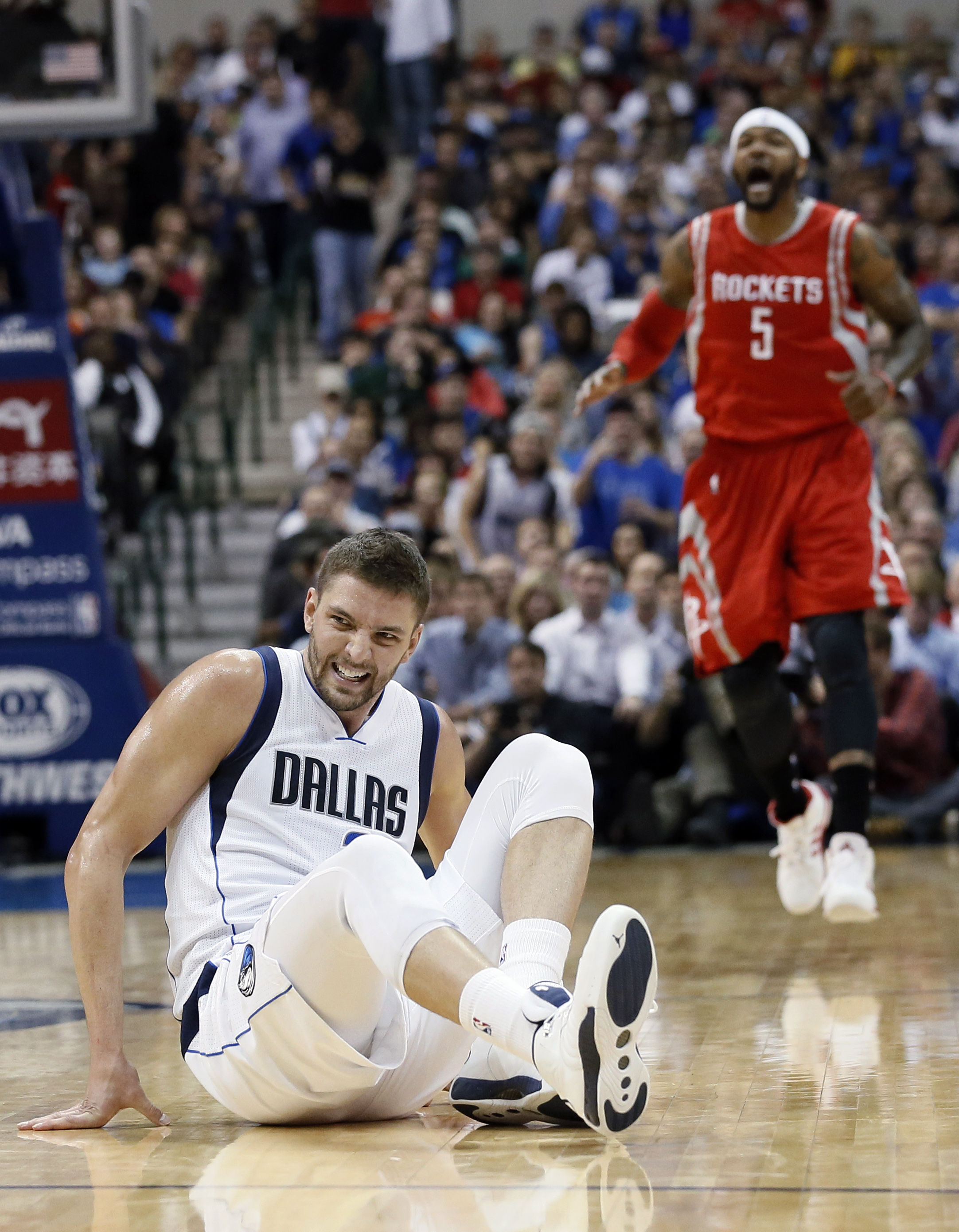 Mavs' Parsons out against Warriors with right knee swelling