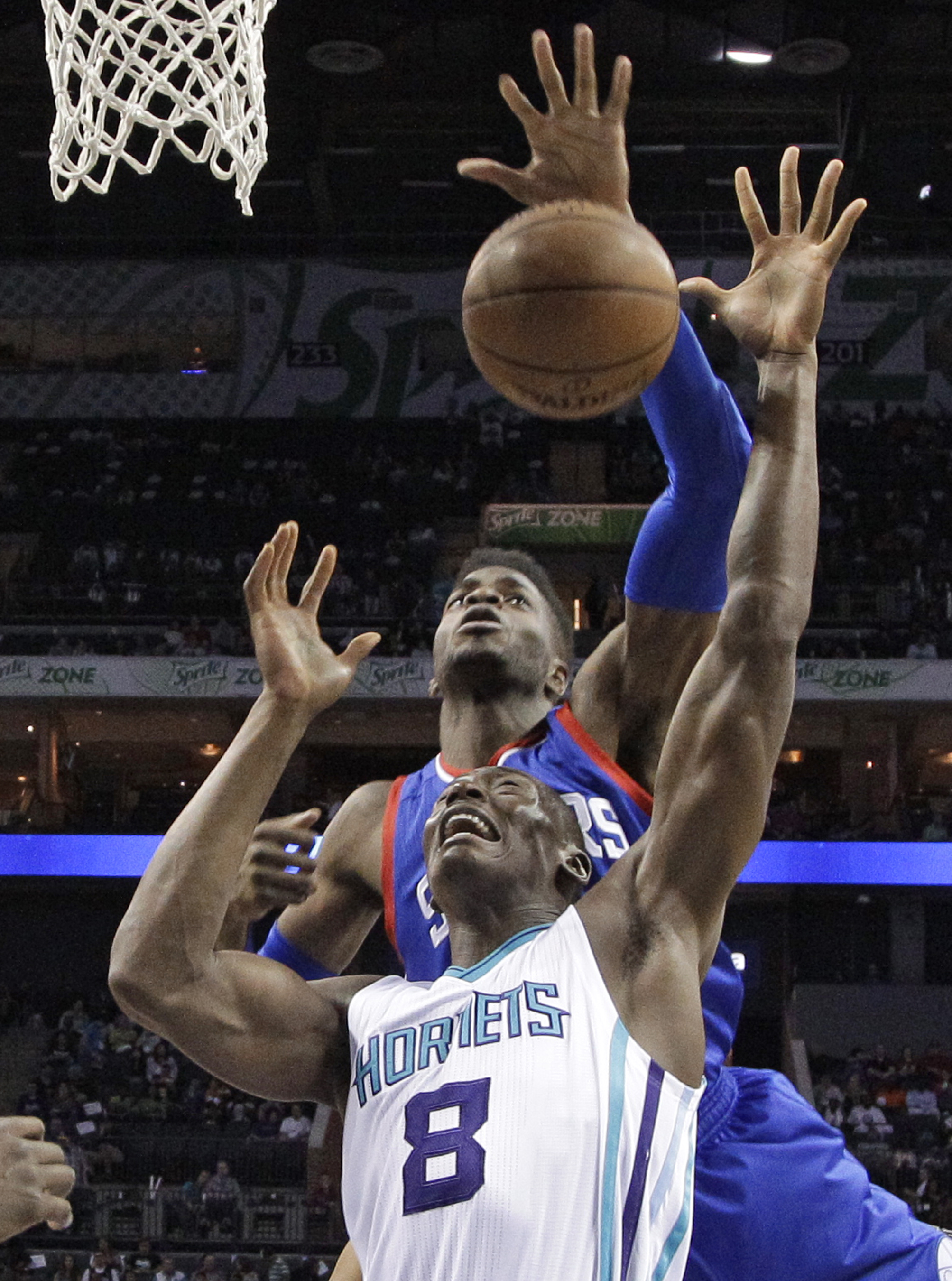 76ers F Nerlens Noel leaves game with right eyelid cut