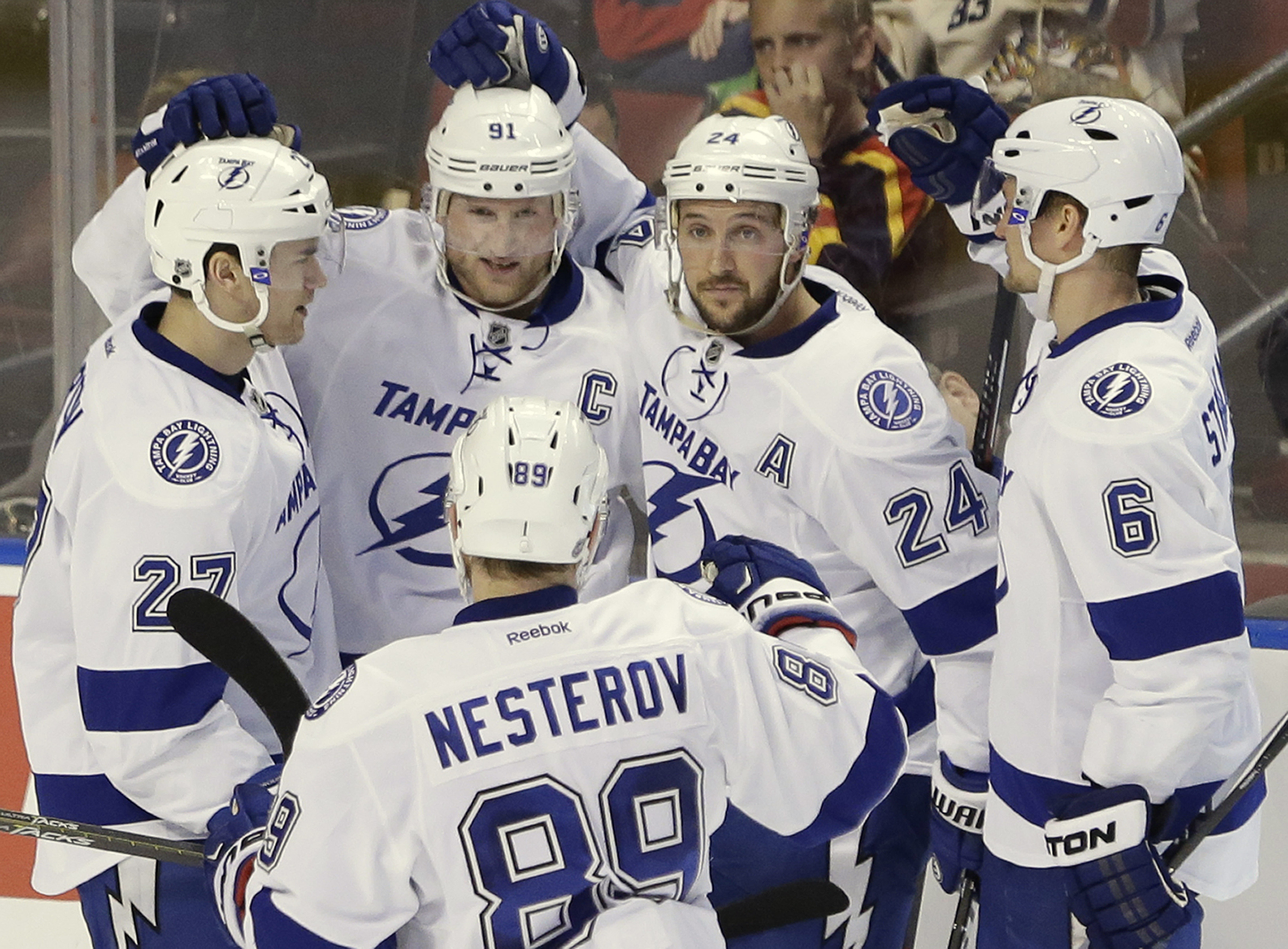 Stamkos, Lightning beat Panthers 4-0 to clinch home ice