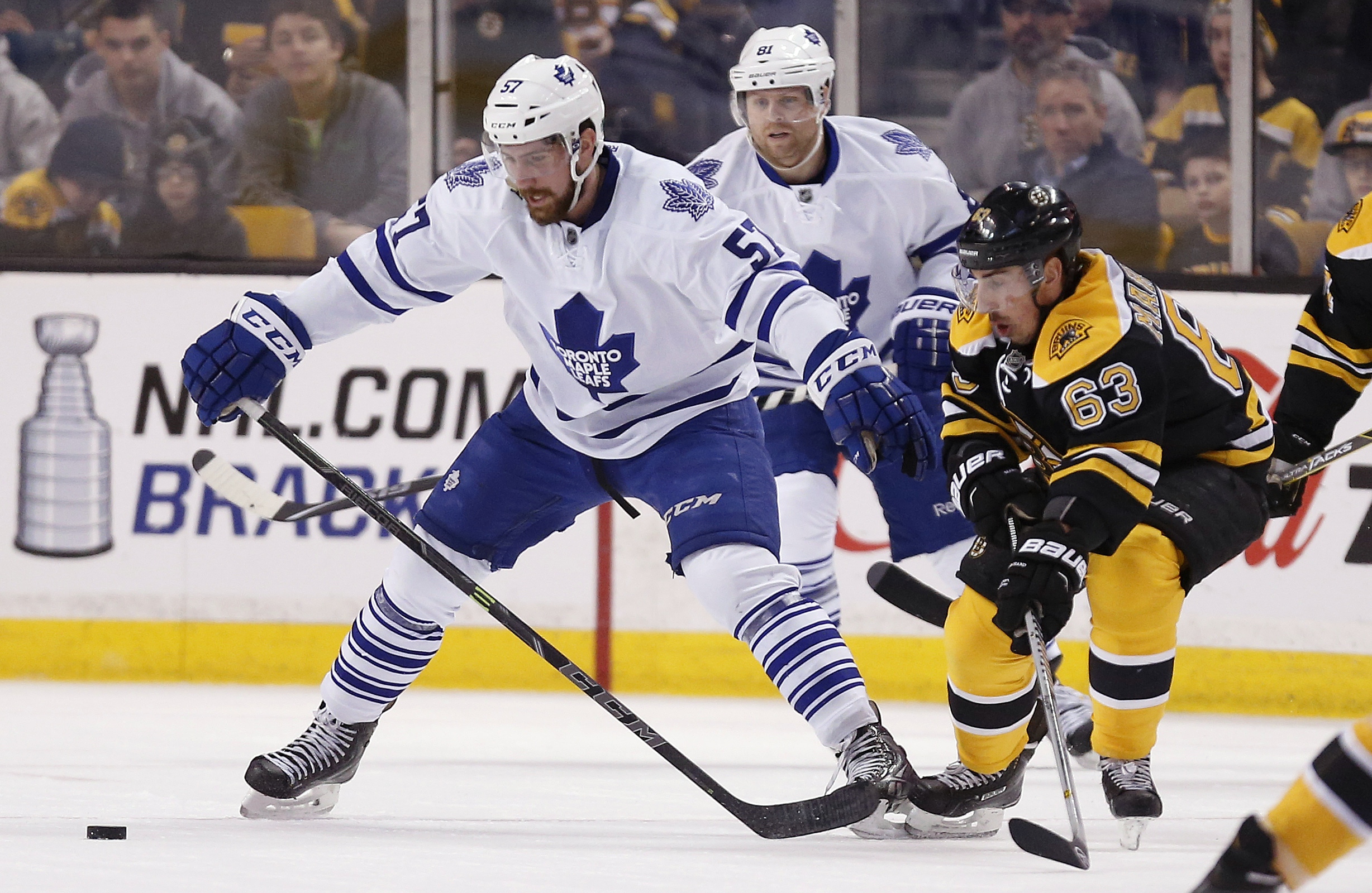 Bergeron's shootout goal lifts Bruins over Maple Leafs 2-1
