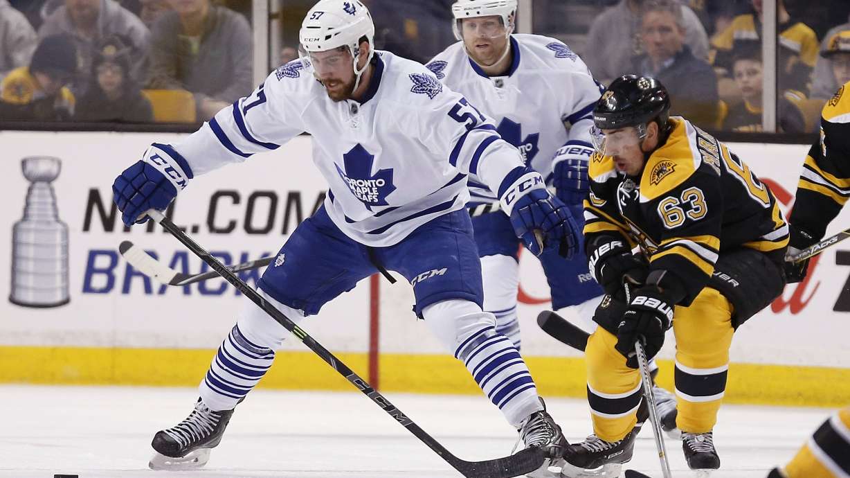 Bergeron's shootout goal lifts Bruins over Maple Leafs 2-1