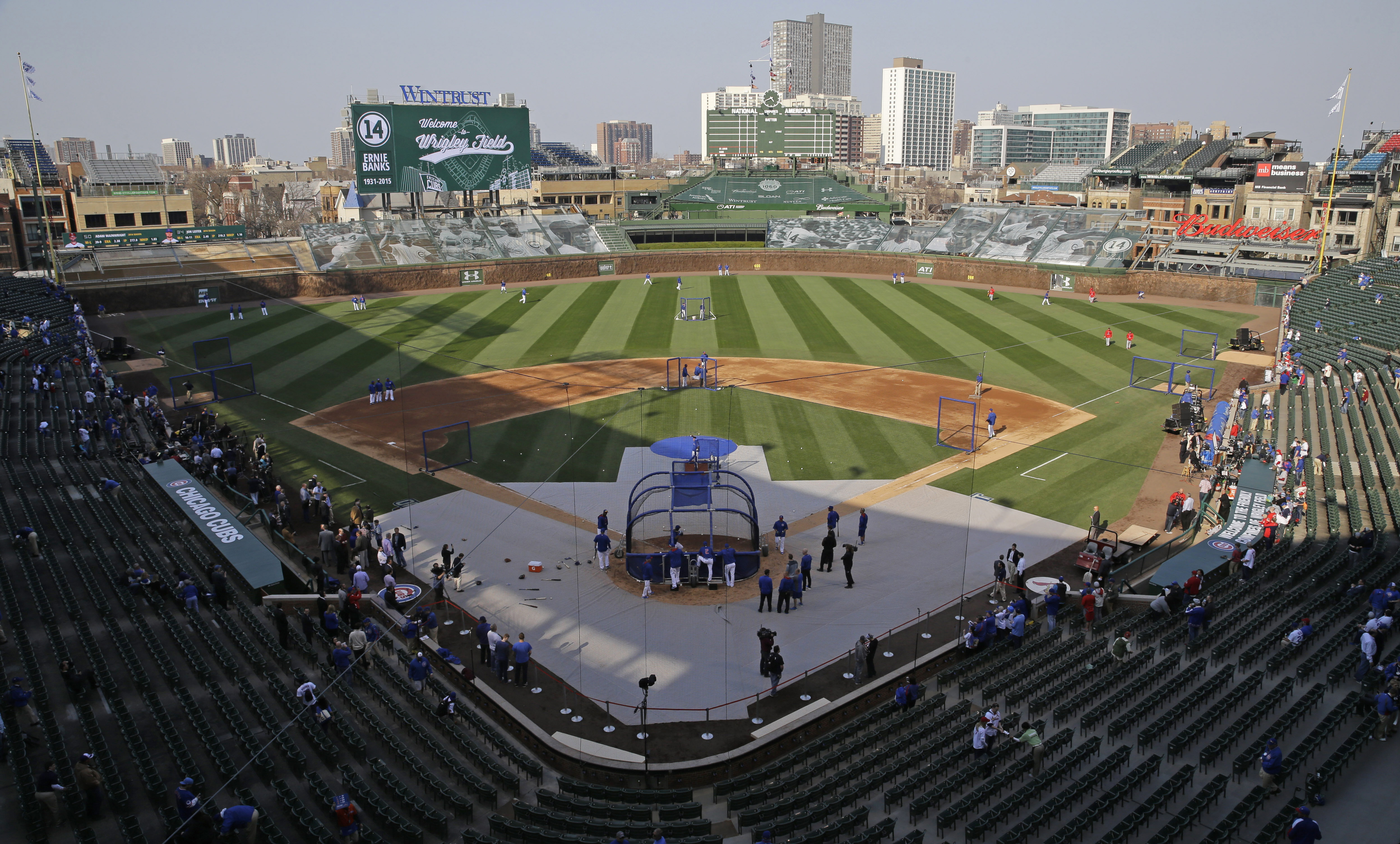 Cubs give Banks high-definition tribute with new videoboard
