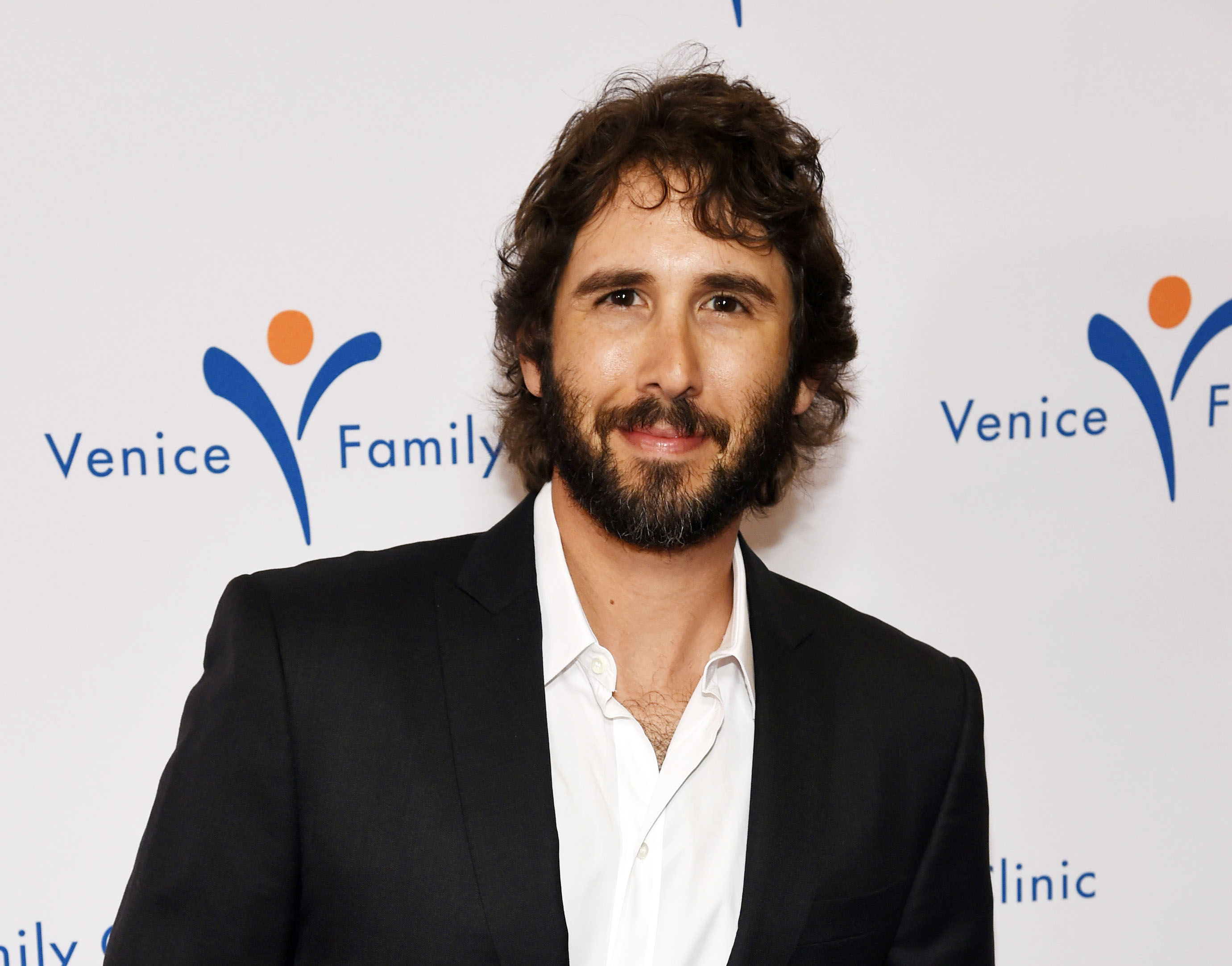 Josh Groban to sing national anthem at Kentucky Derby