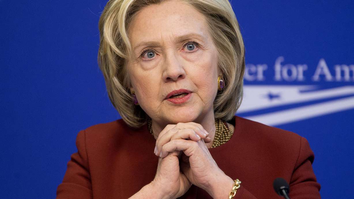 Clinton to focus on contact with voters at start of 2016 bid
