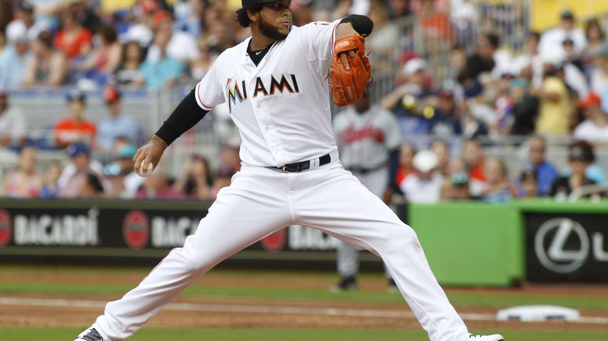 With roof open, Braves-Marlins game is halted by rain