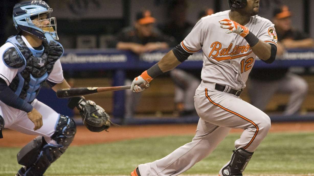 Orioles hit 3 homers in season-opening win over Rays