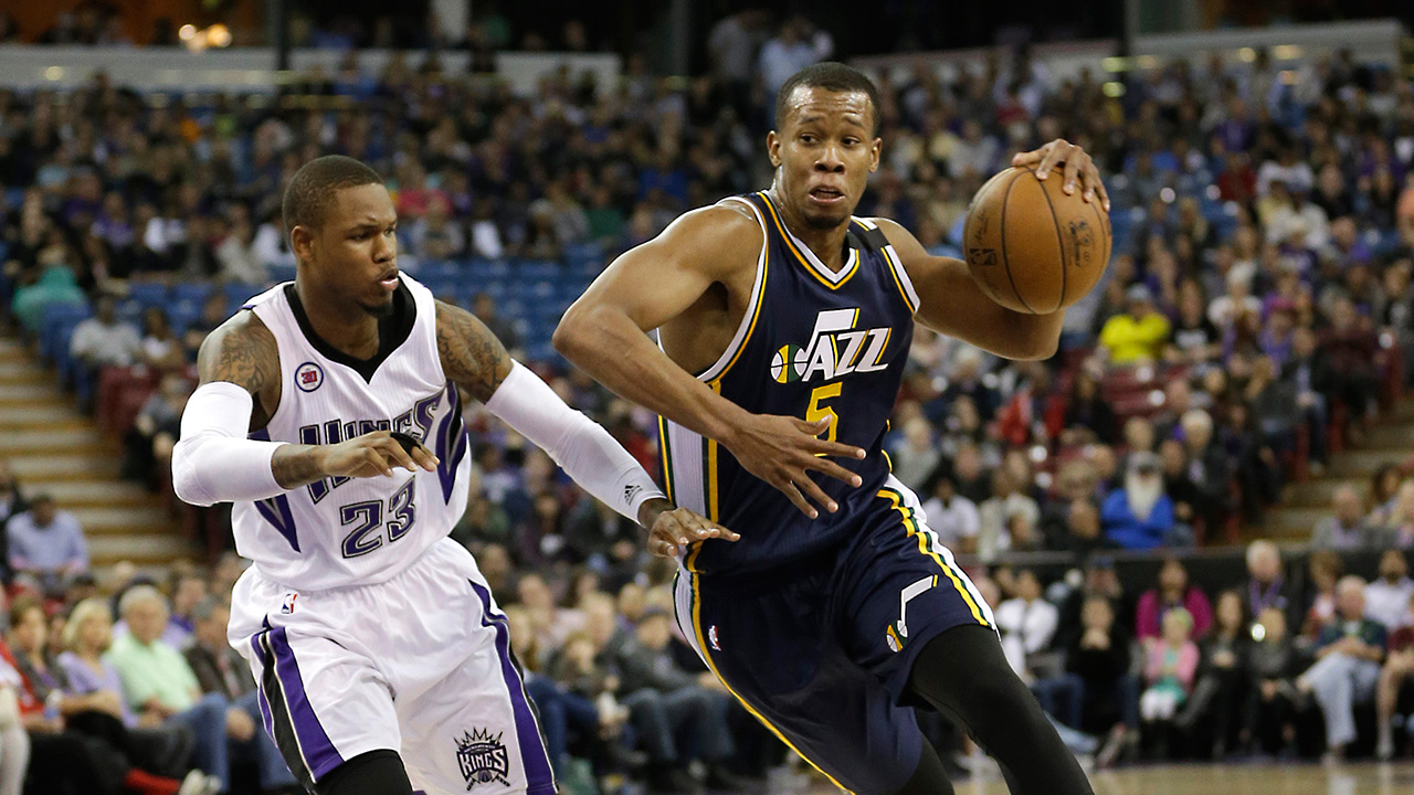 Hood's big fourth quarter lifts Jazz over Kings 101-95