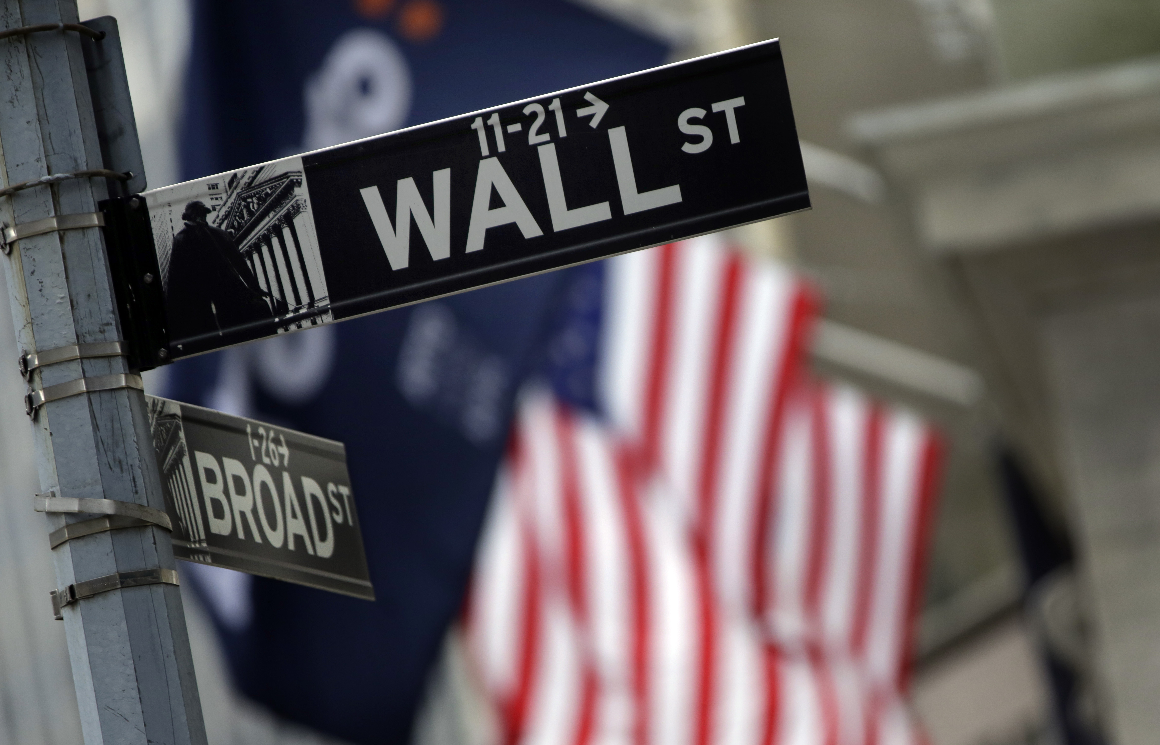 An early gain for US stocks fizzles, leaving indexes lower
