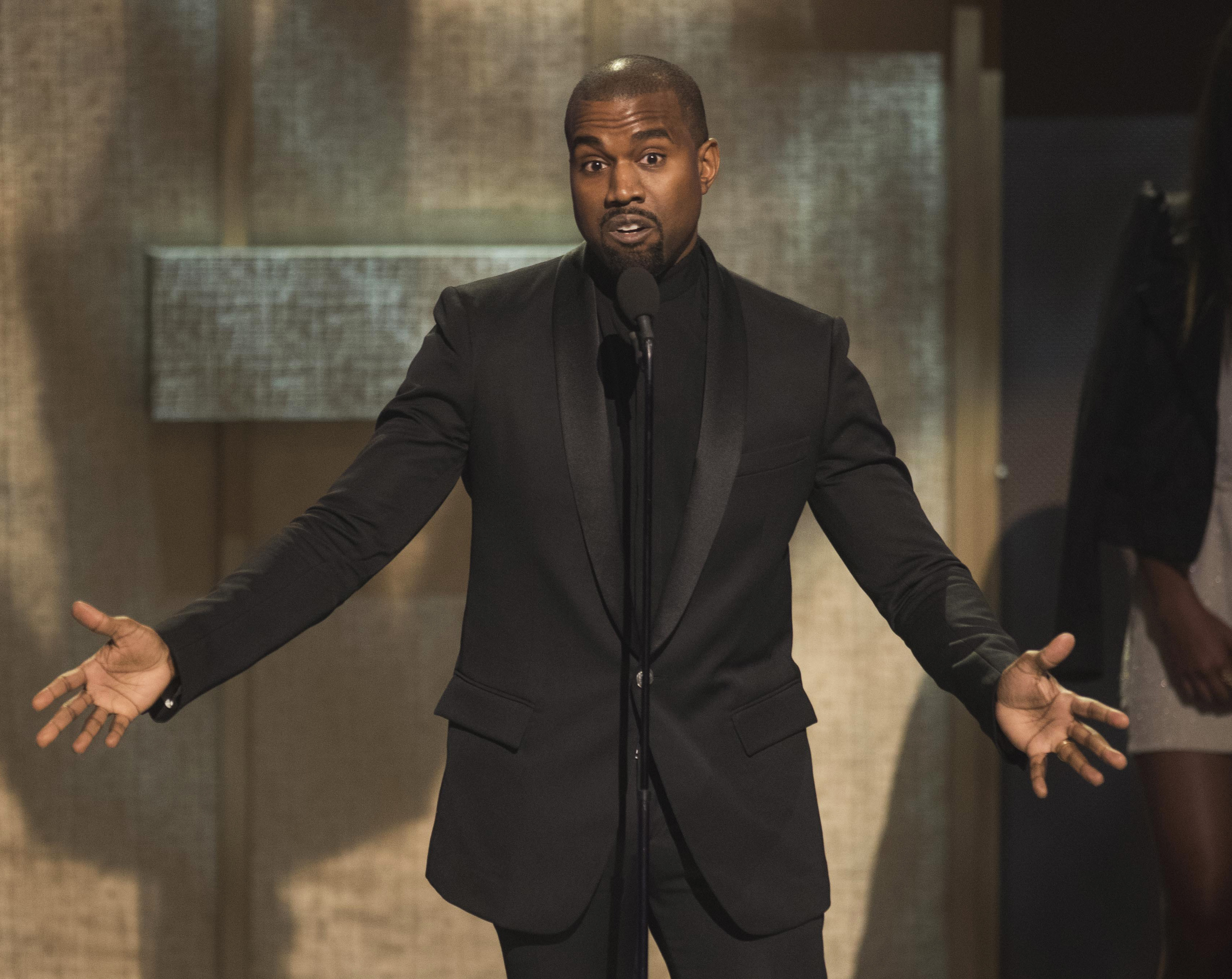 Kanye West, photographer, settle lawsuit over airport attack