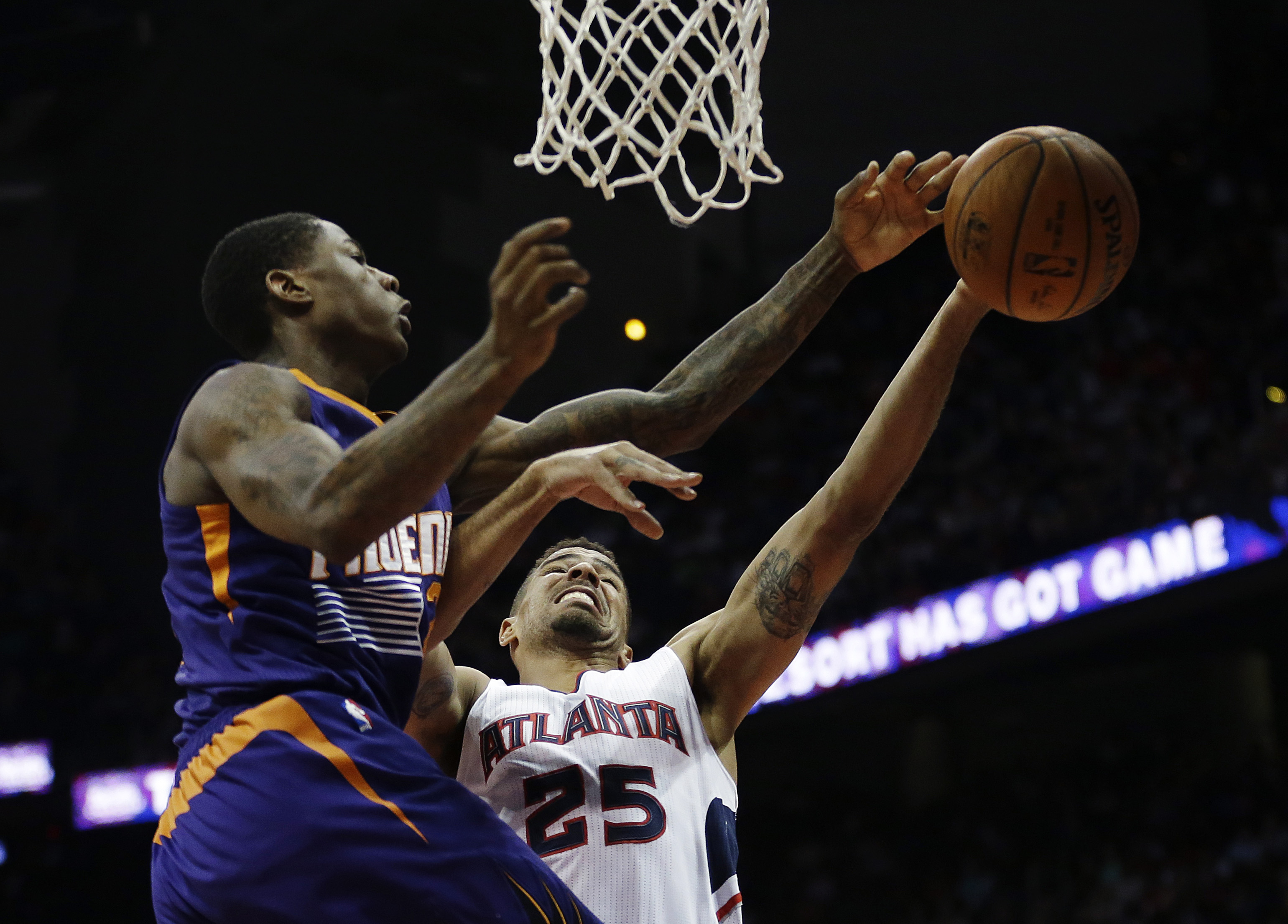 Hawks win 58th game to set single-season franchise mark