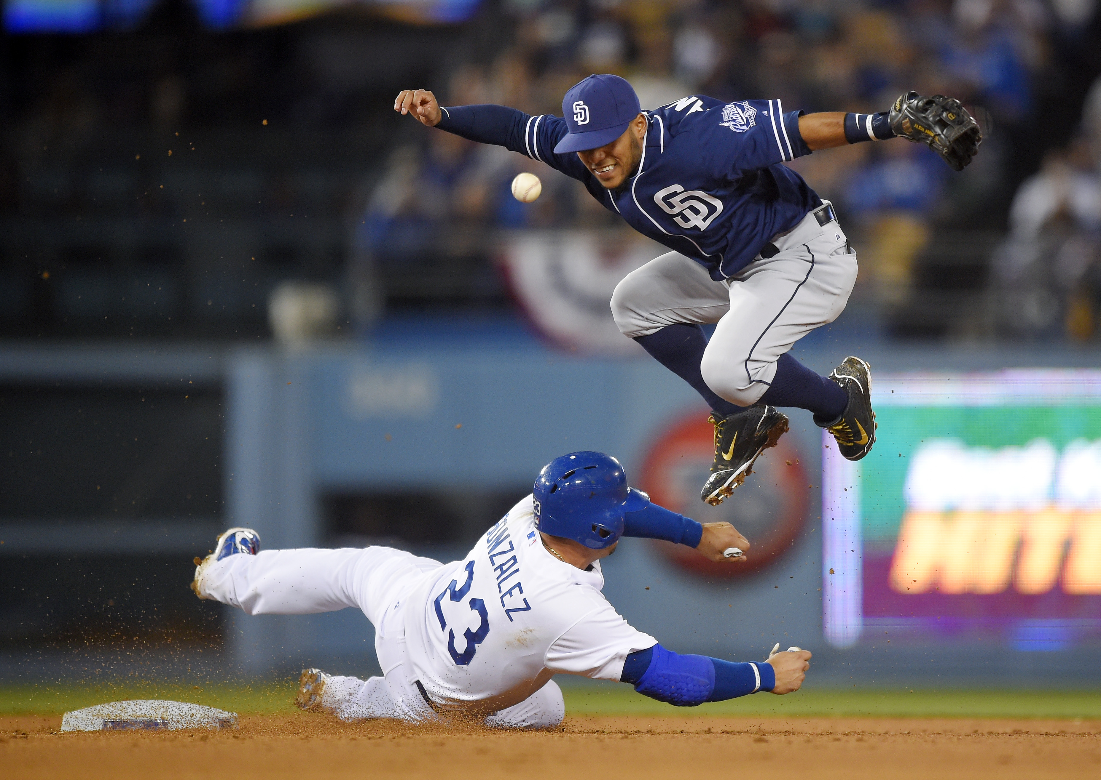 Padres score 4 in 9th to beat Dodgers 7-3