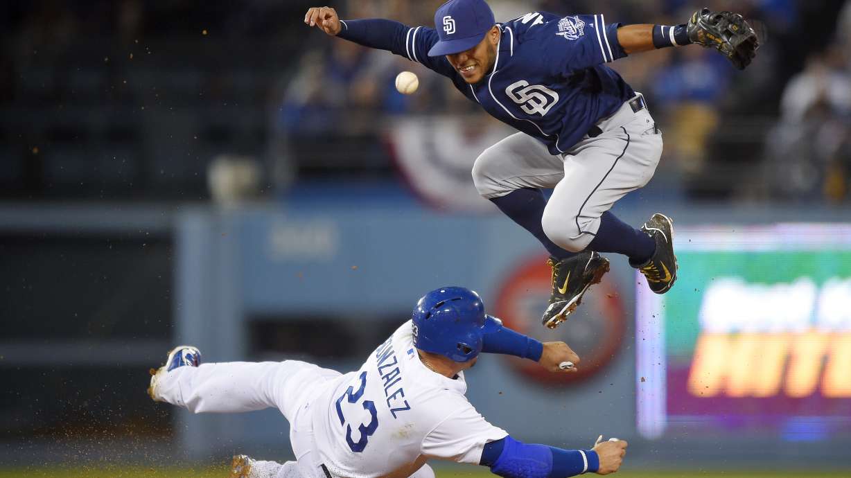 Padres score 4 in 9th to beat Dodgers 7-3