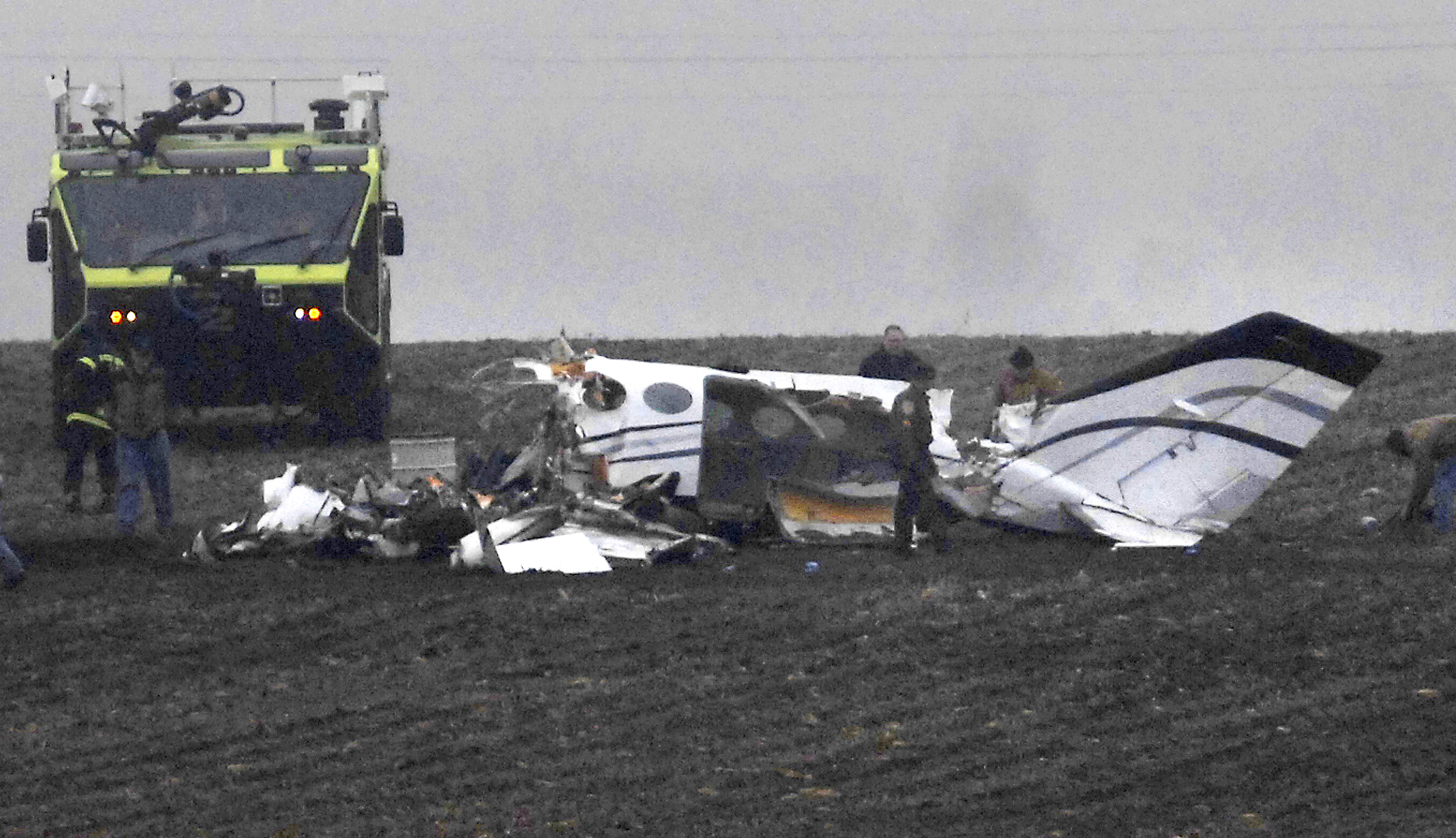 Friends, family mourn 7 victims of Illinois plane crash